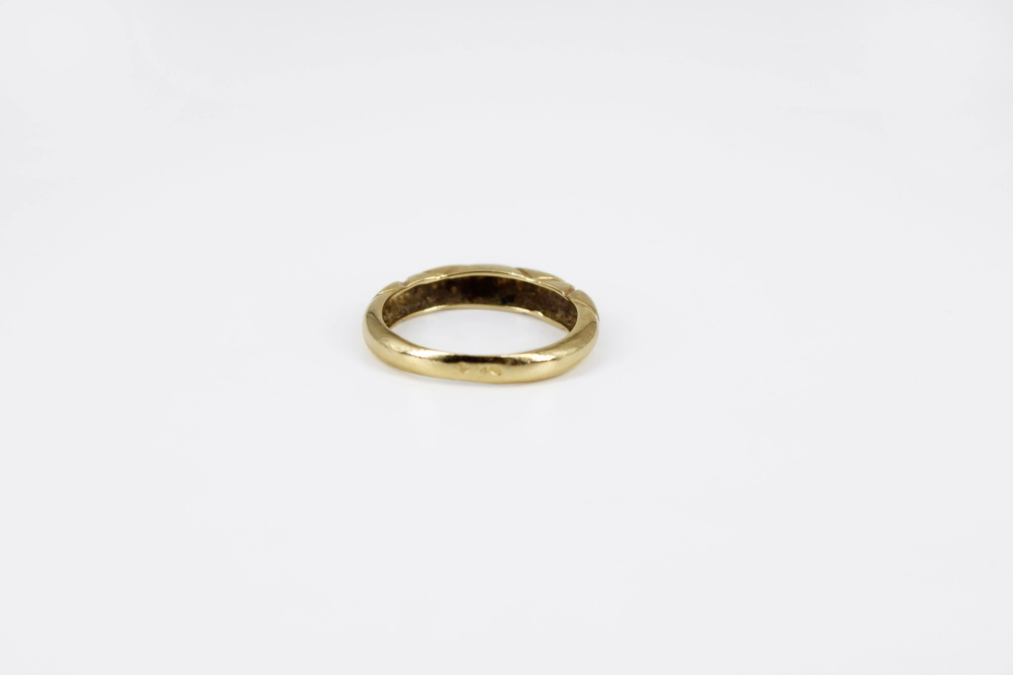 Anillo de oro 18K con grabados entrelazados — vista alternativa