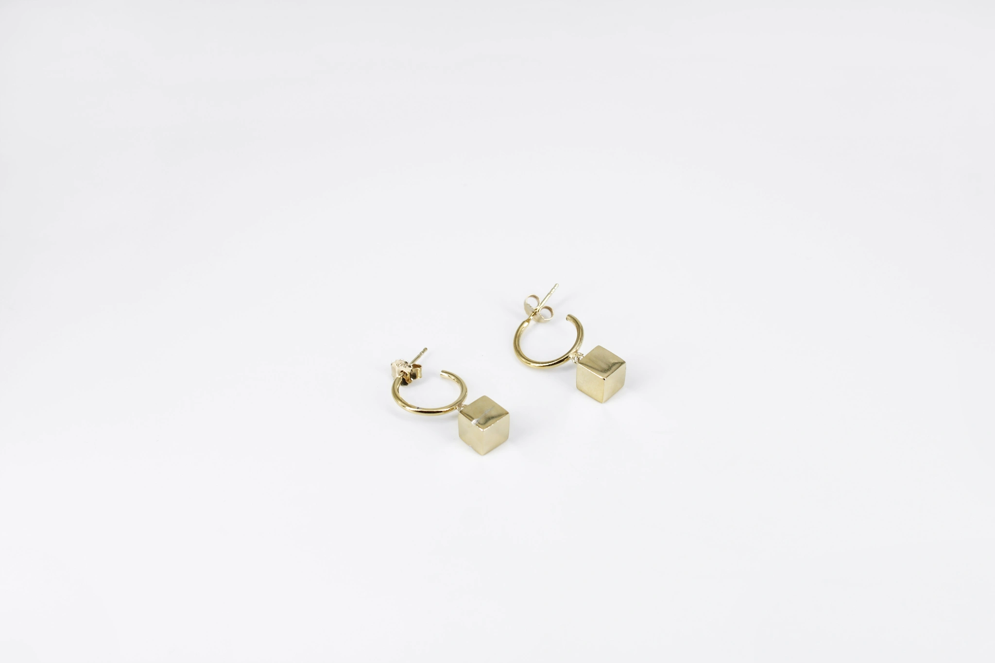 Pendientes de plata 925 con cubo colgante — vista alternativa
