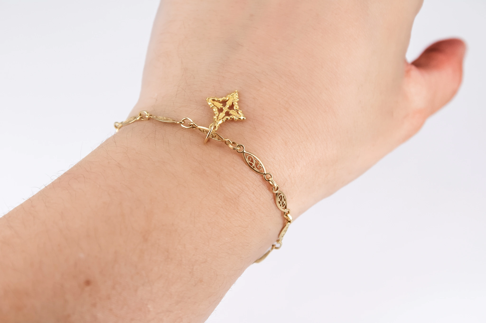 Pulsera de oro 18K con colgante de cuatro puntas — foto 3