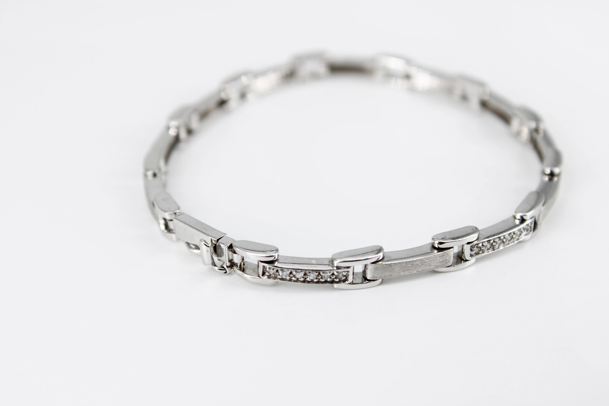 Pulsera de oro blanco 18K eslabones con circonitas — vista alternativa