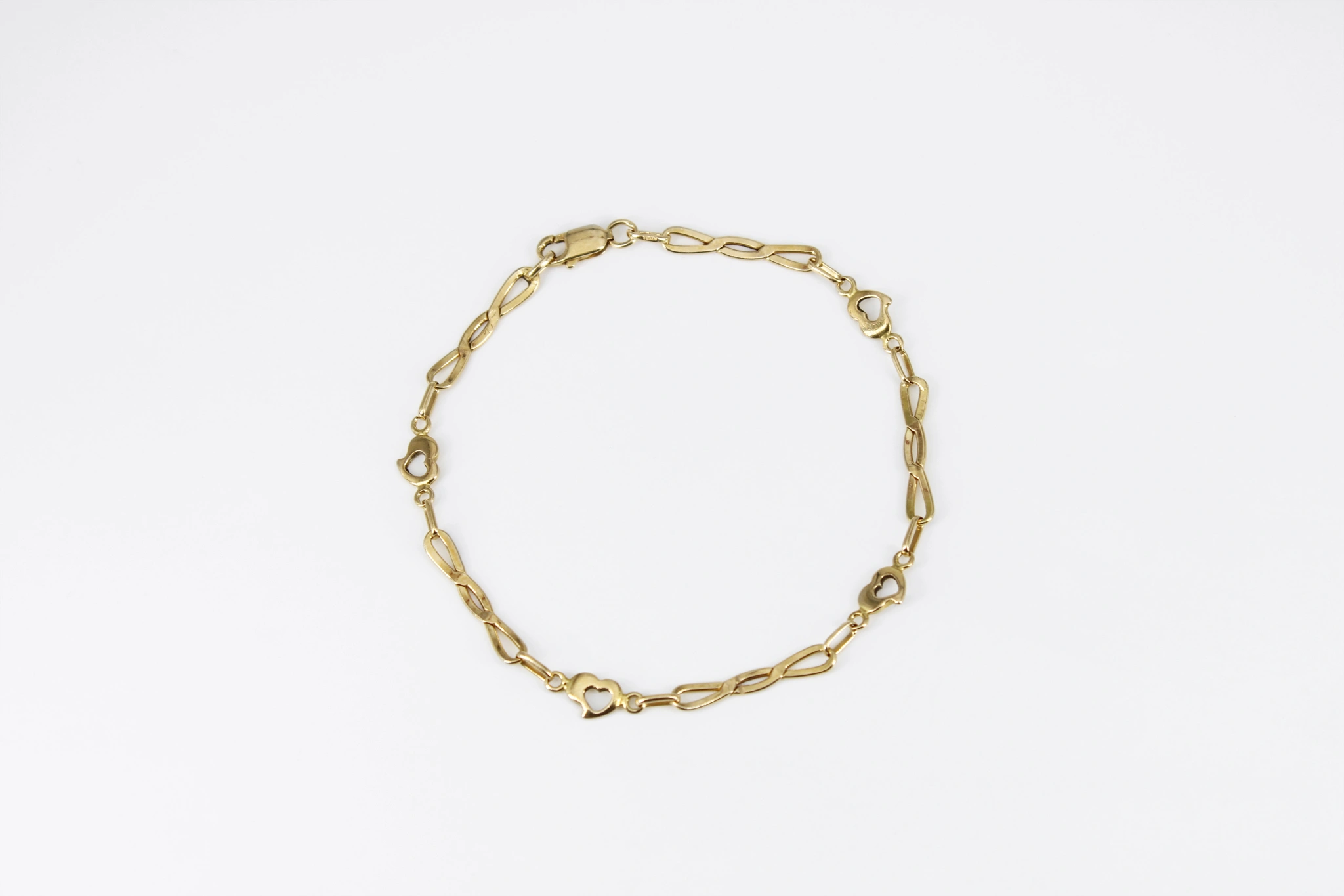 Pulsera de oro con eslabones y corazones 18K