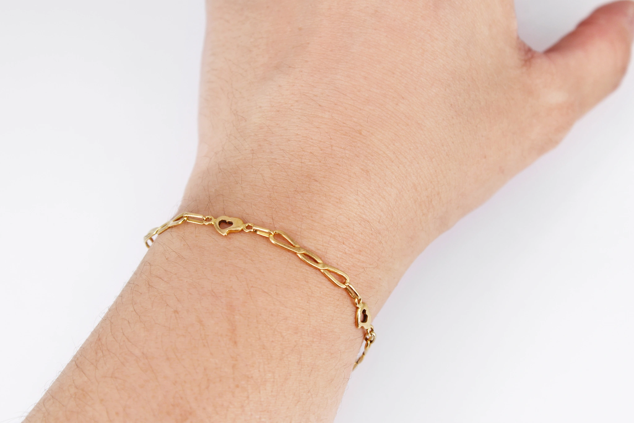 Pulsera de oro con eslabones y corazones 18K — foto 3
