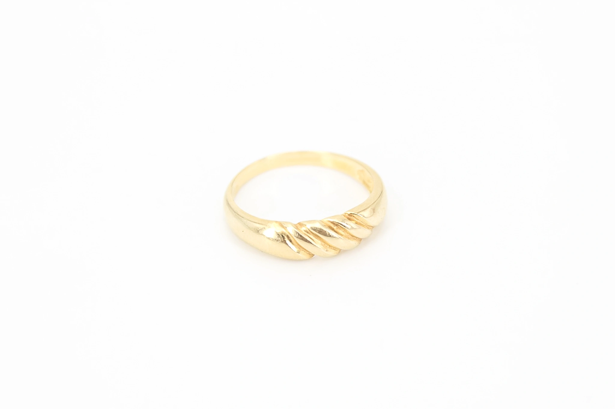 Anillo de oro 18K con ondas