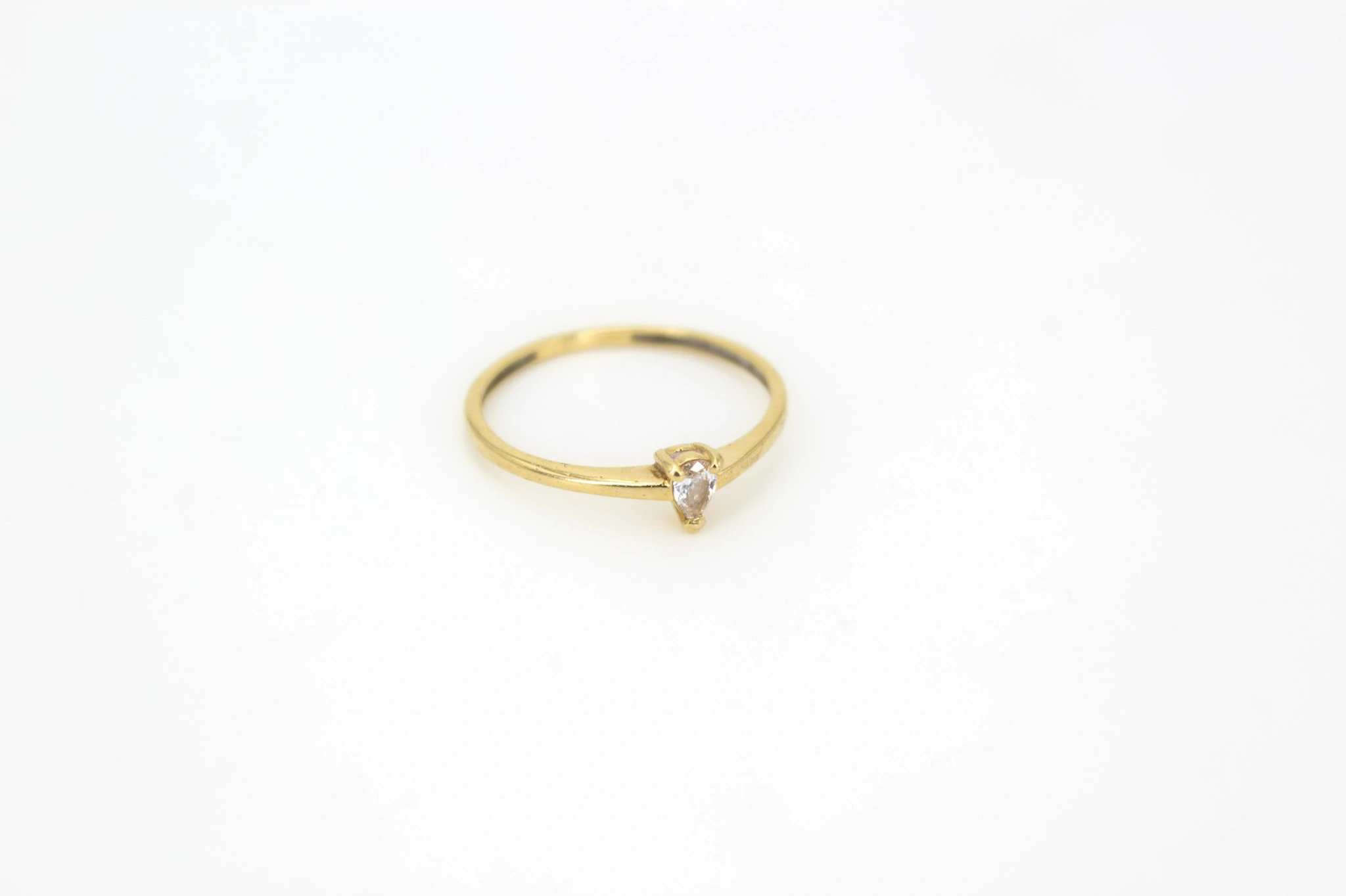 Anillo solitario de oro 18K