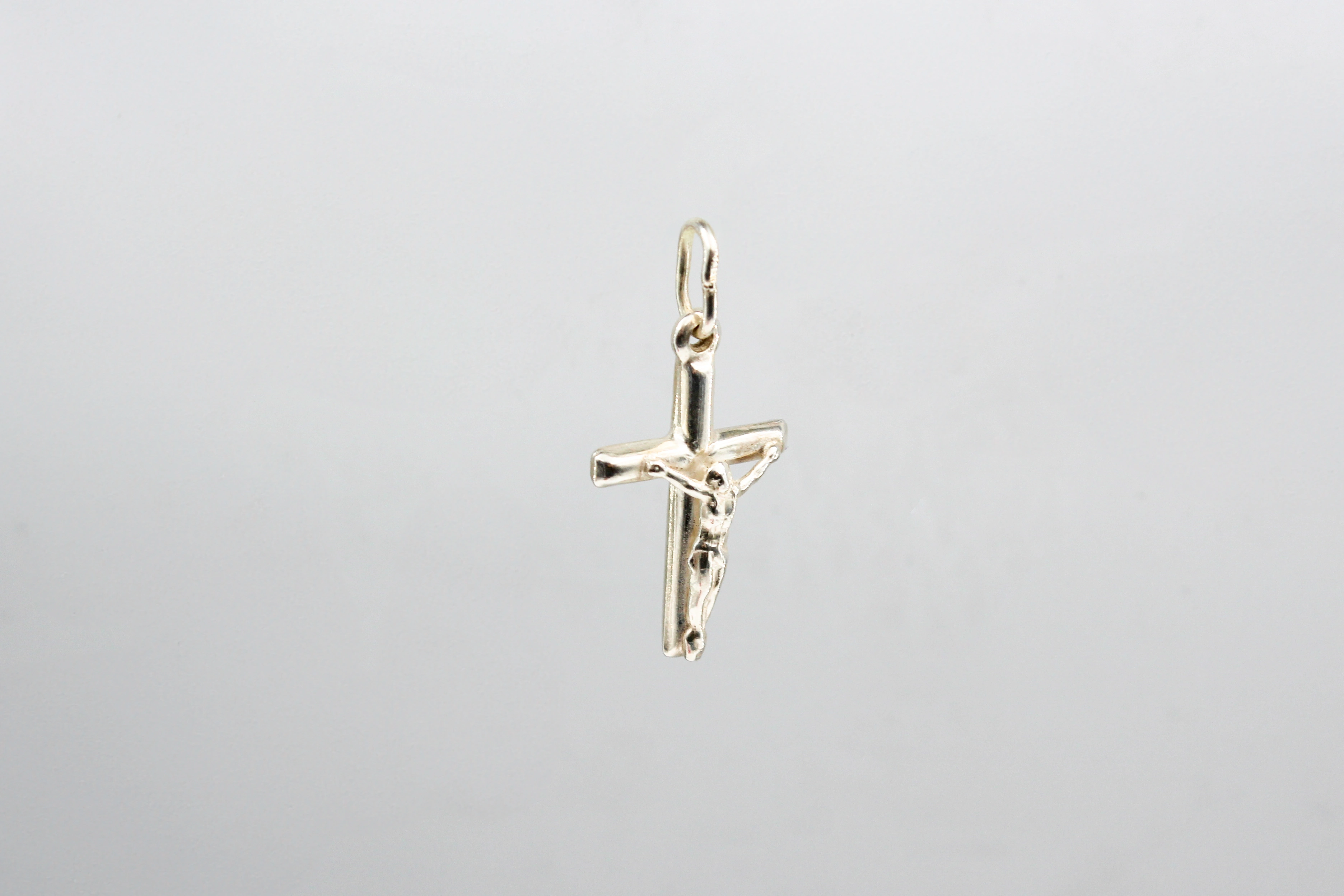 Cruz de plata de 925 con Cristo