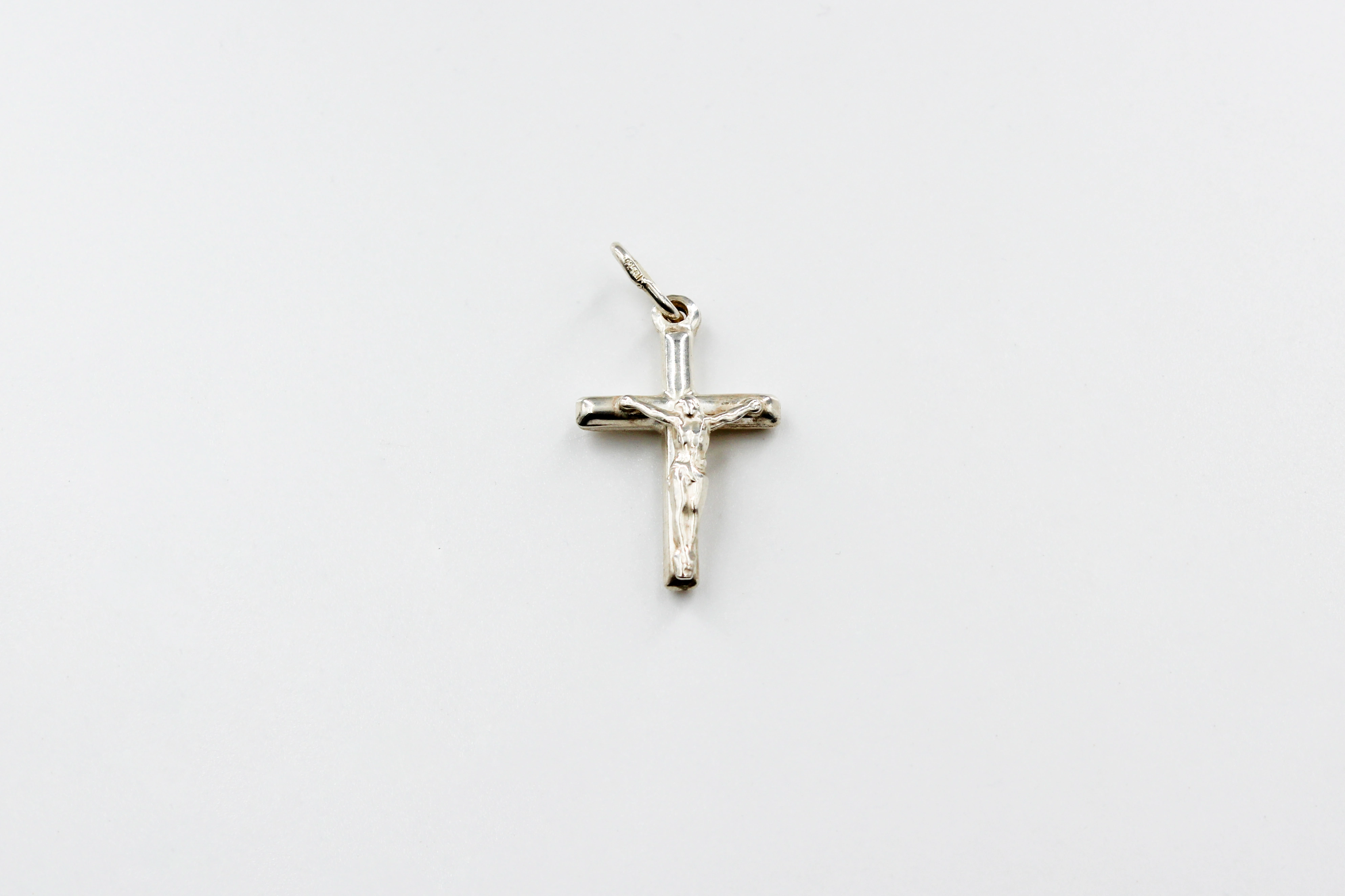 Cruz de plata de 925 con Cristo — vista alternativa