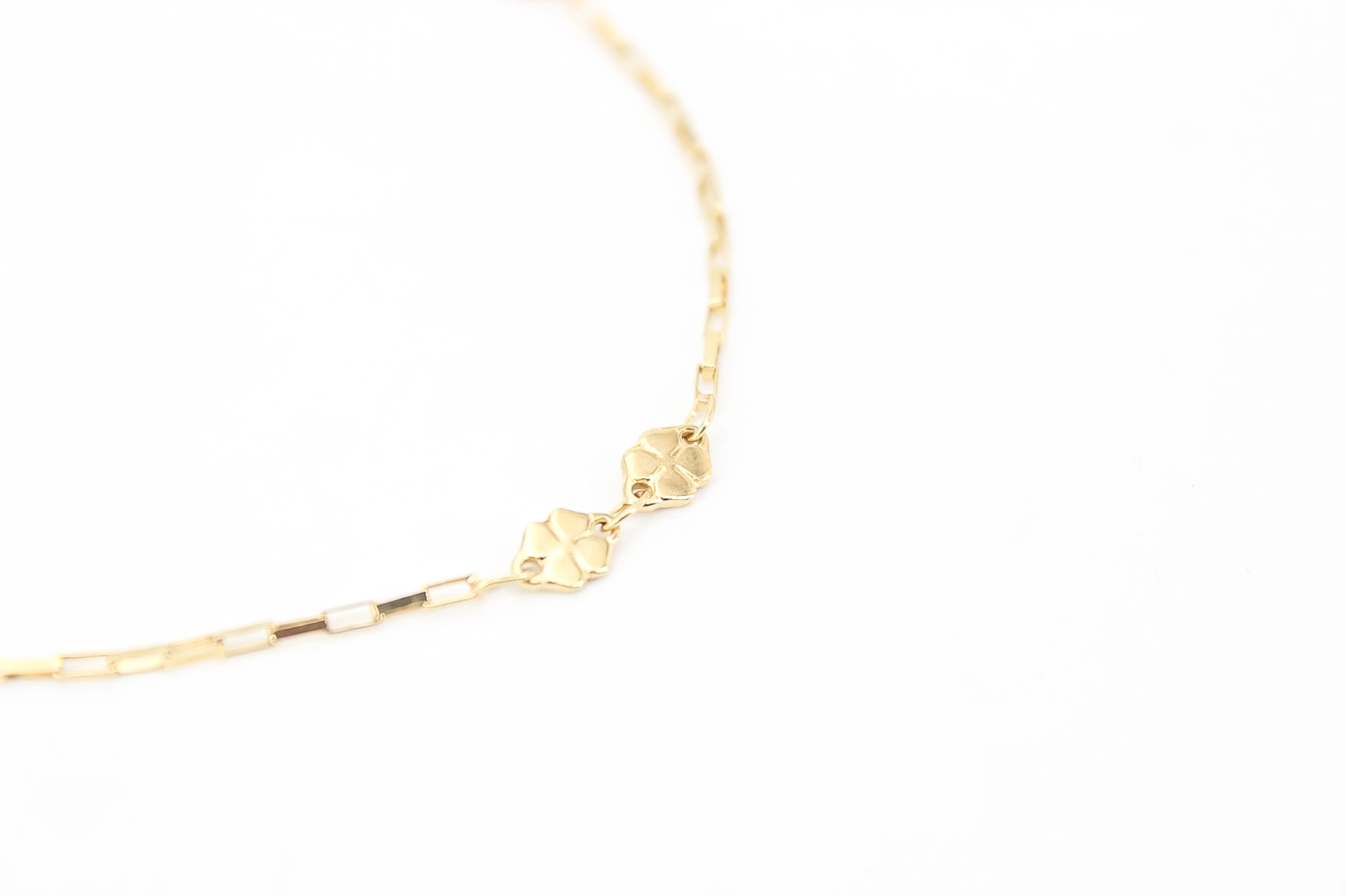 Pulsera de oro con tréboles 18K — vista alternativa