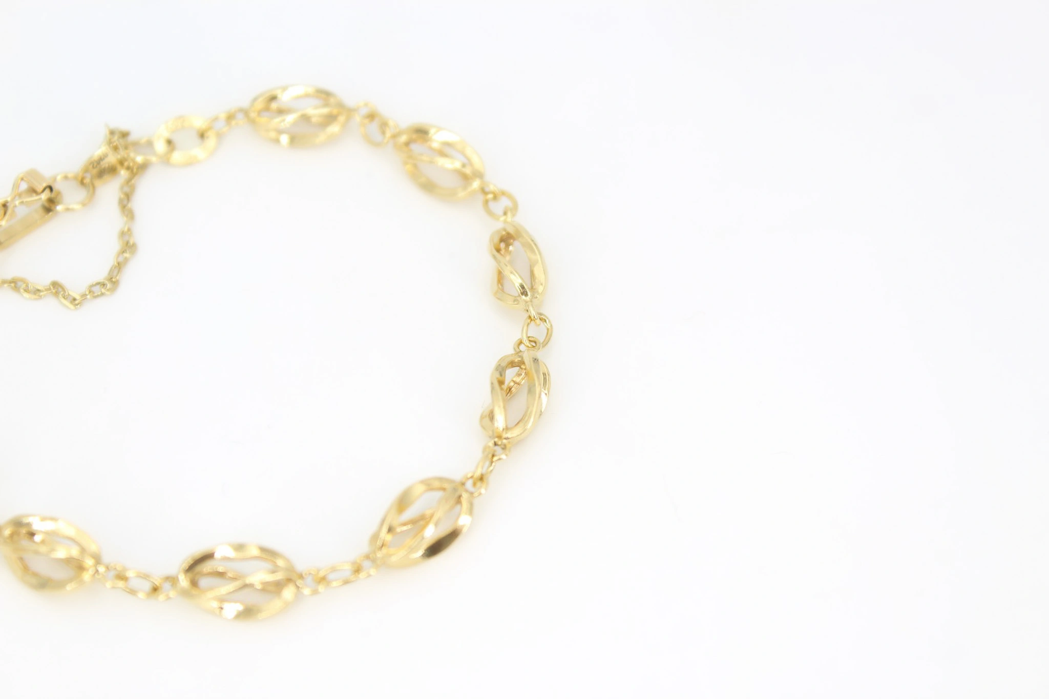 Pulsera de oro 18K eslabones ovalados calados — vista alternativa