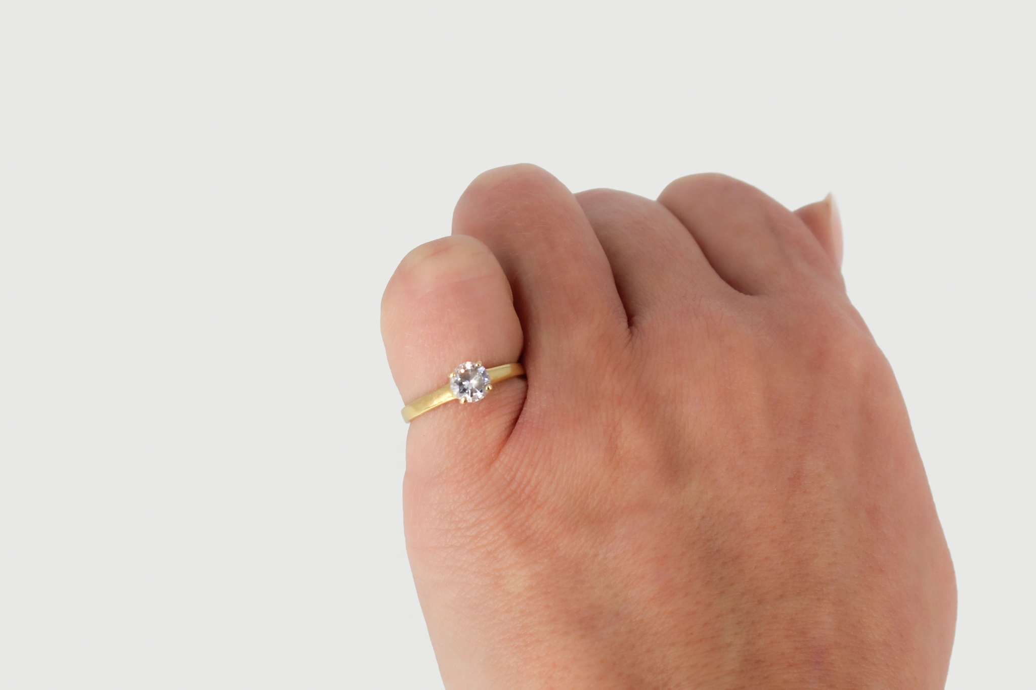Solitario de oro de 18k con circonita — foto 3