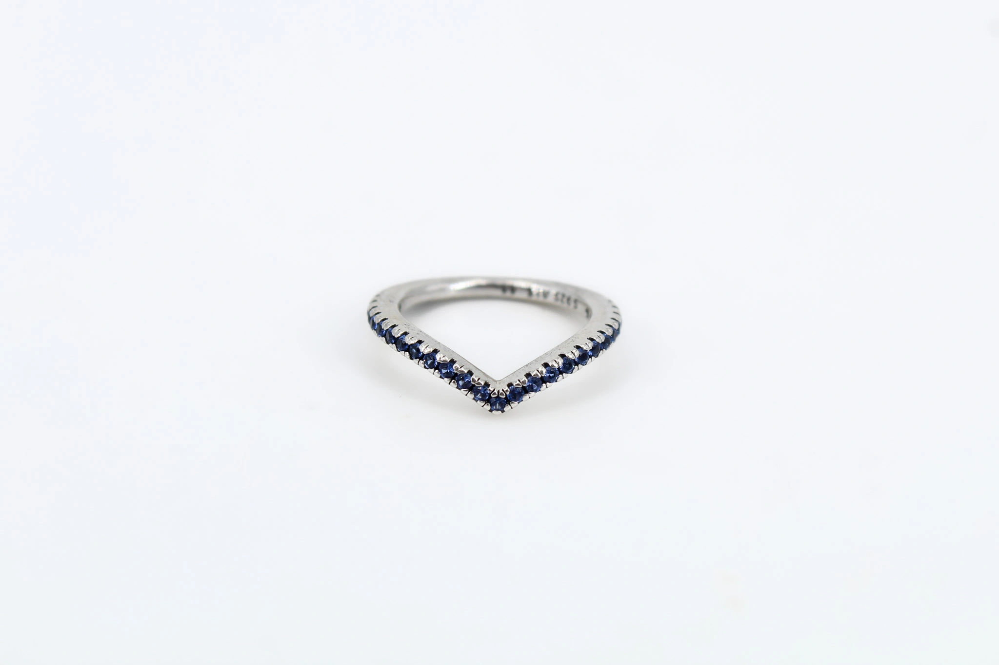 Anillo de plata 925 forma V