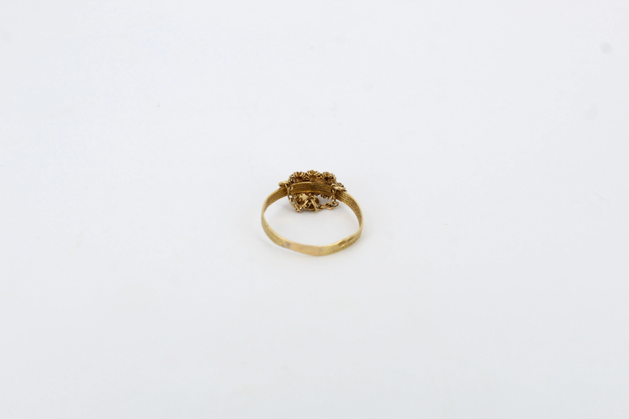Anillo de oro 18K con diseño floral y hoja colgante — vista alternativa