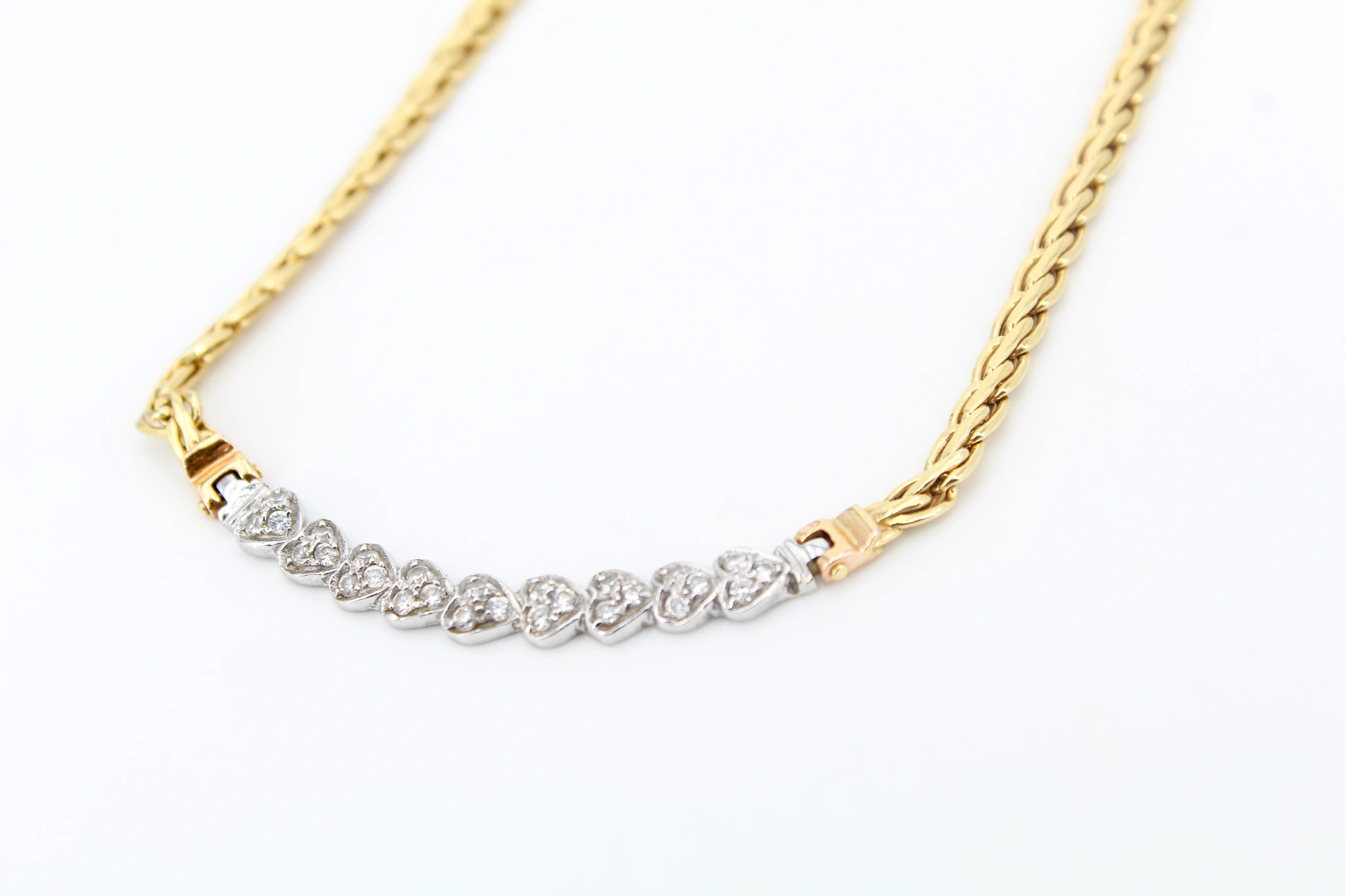 Gargantilla de oro 18K con motivos de corazón y circonitas — vista alternativa
