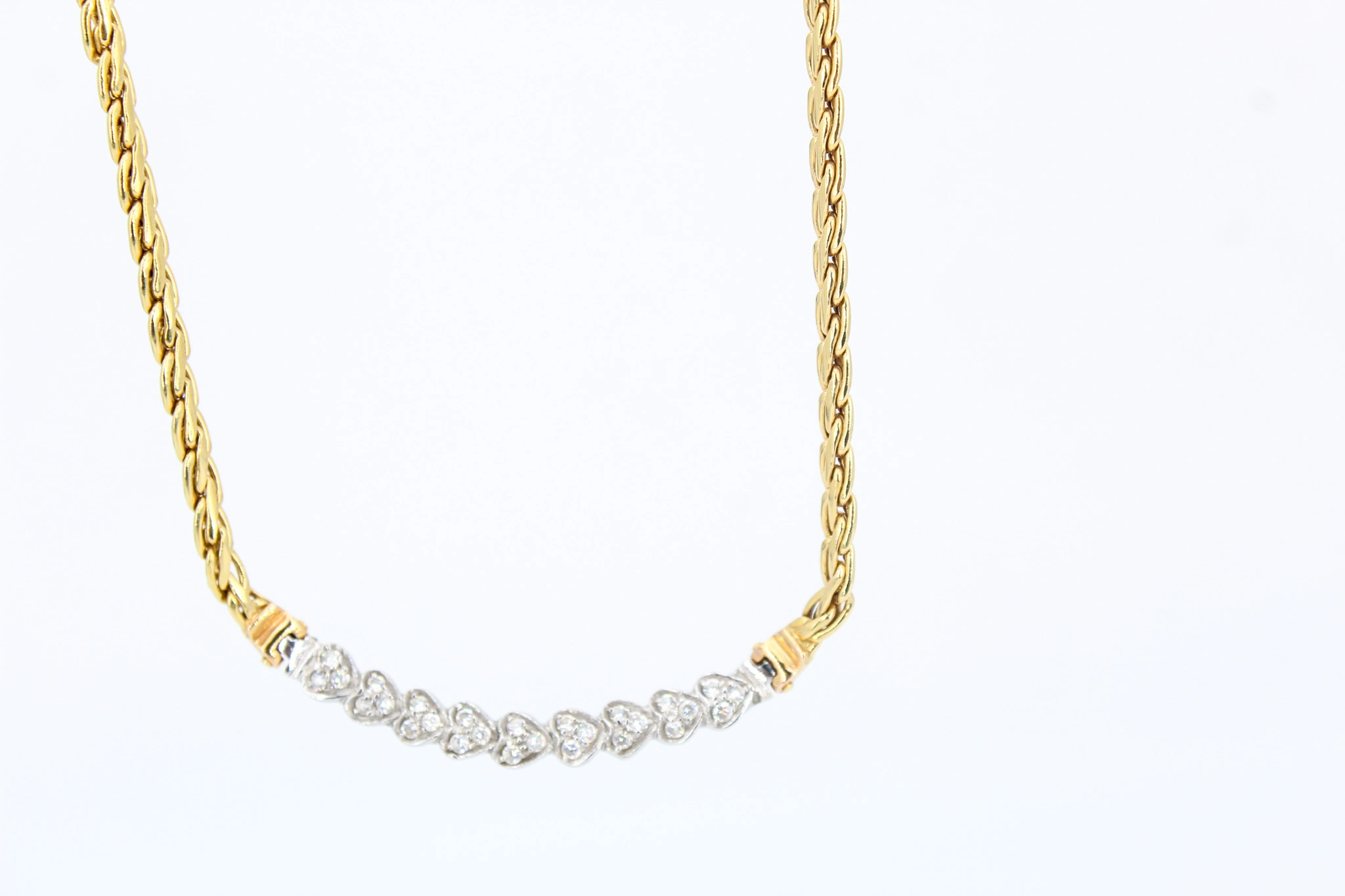Gargantilla de oro 18K con motivos de corazón y circonitas — foto 3