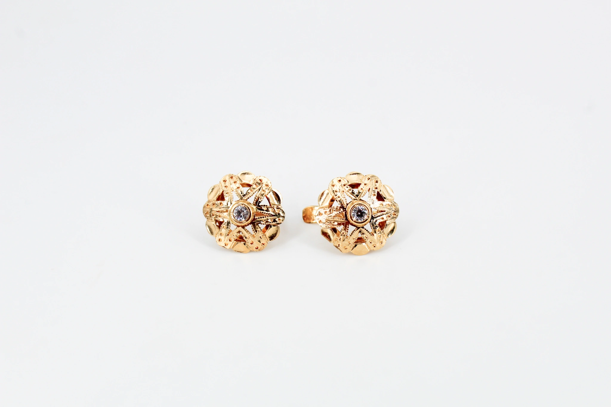 Pendientes esféricos calados de oro 18K