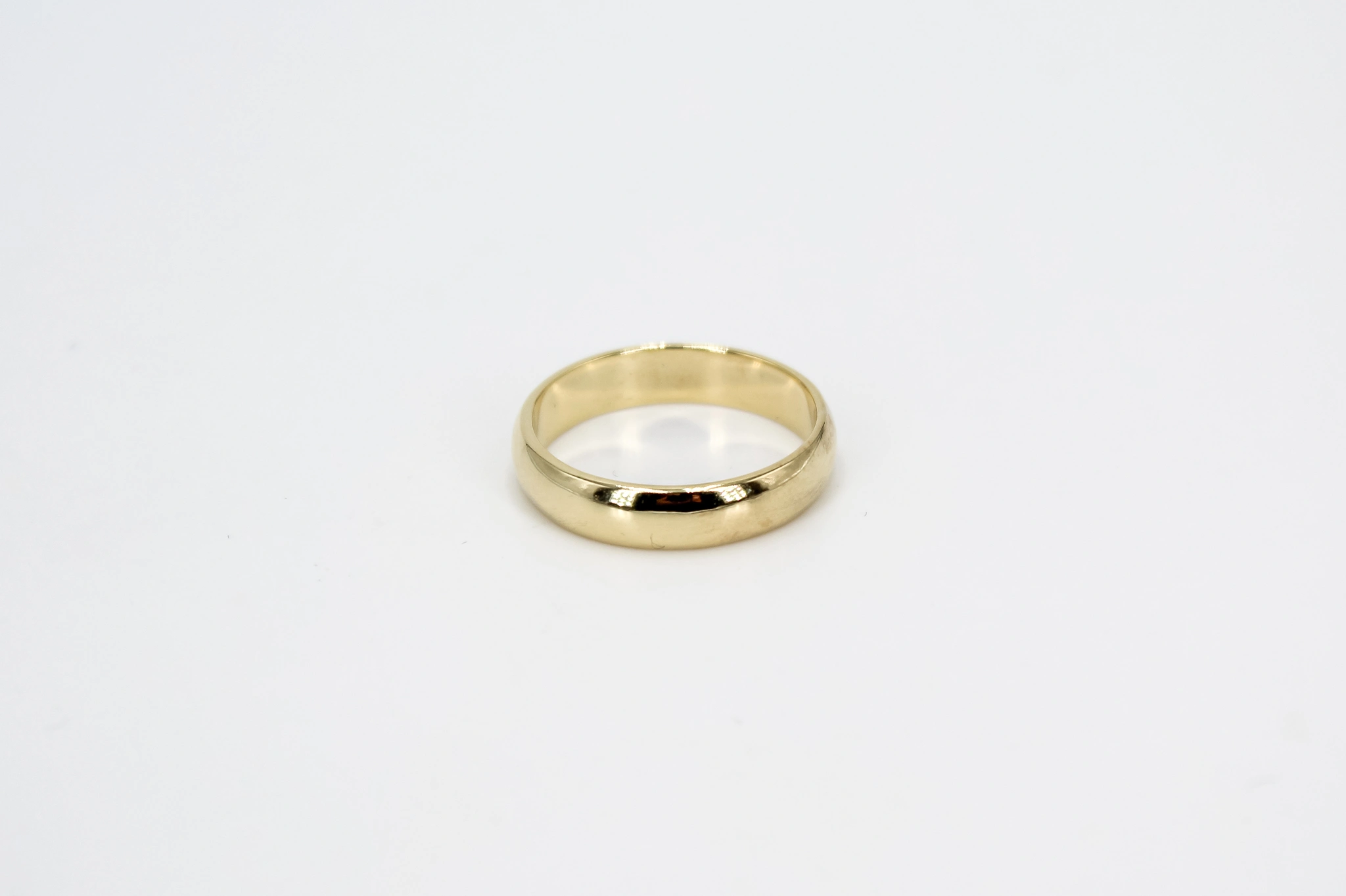 Alianza de oro de 18k — vista alternativa