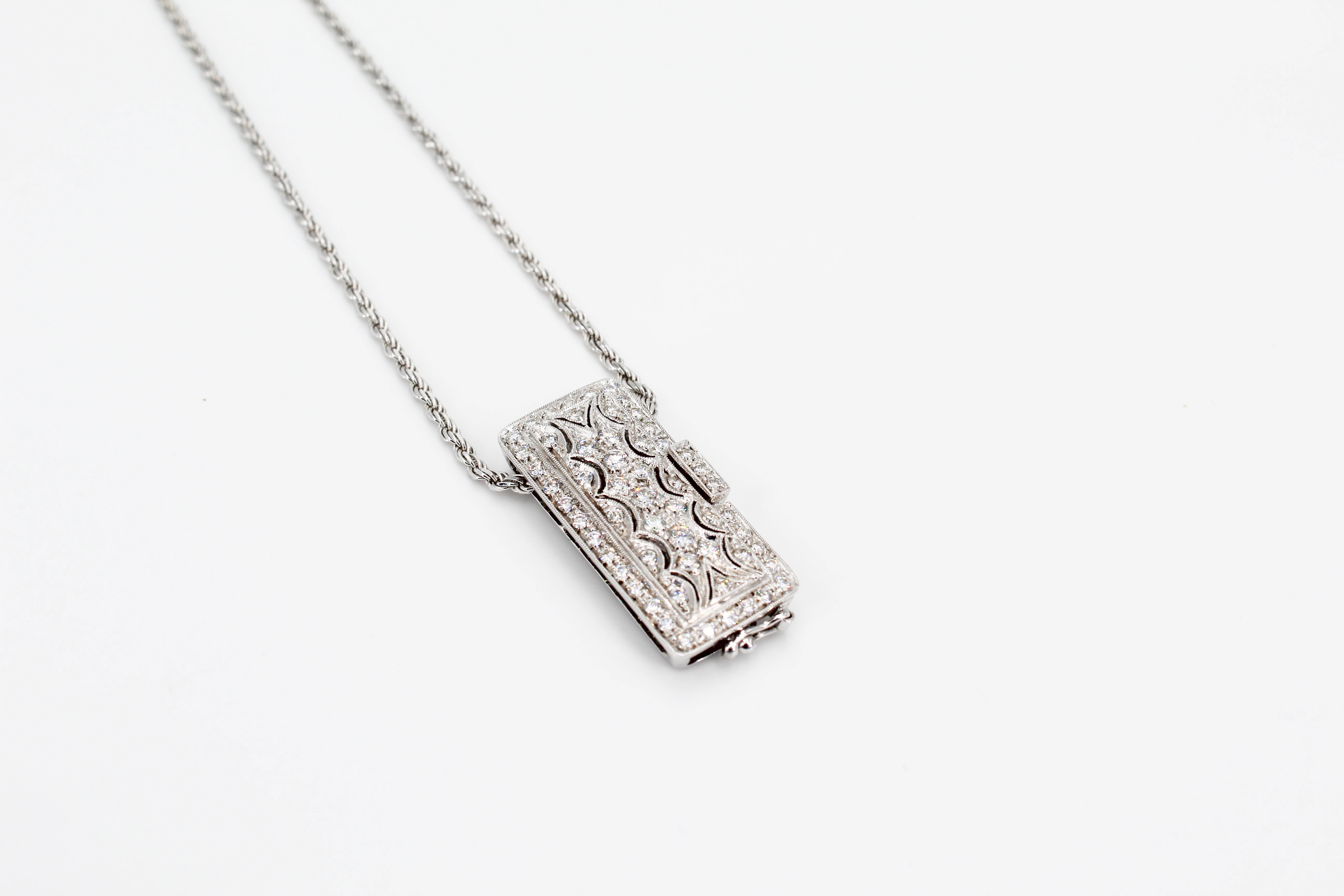 Collar de oro blanco de 18k con diamantes salomónico — vista alternativa