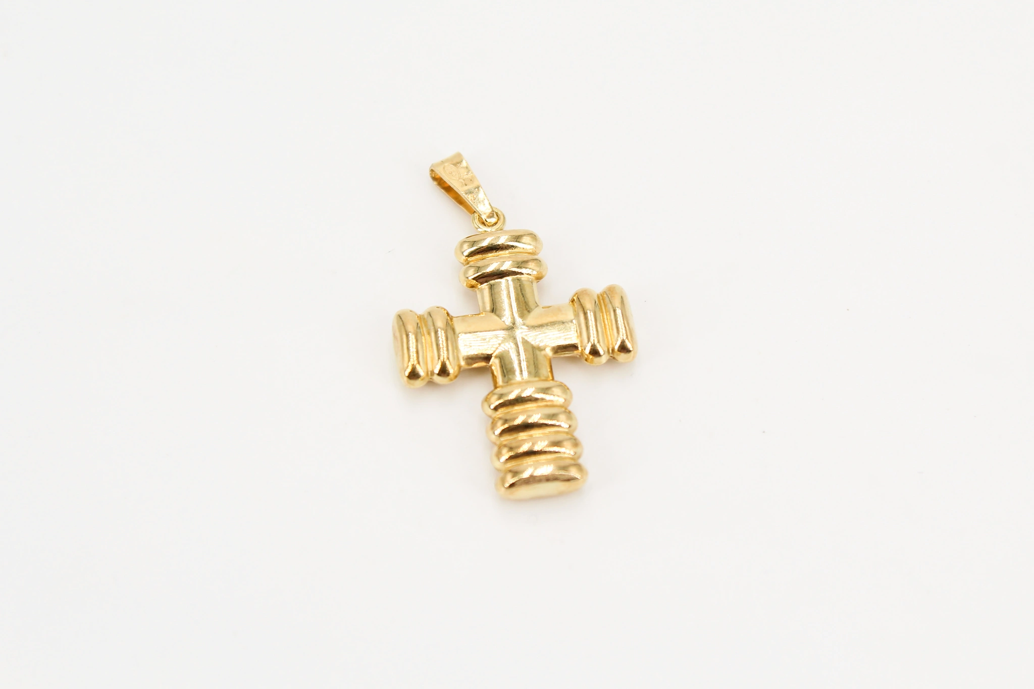 Cruz de oro de 18k acanalada