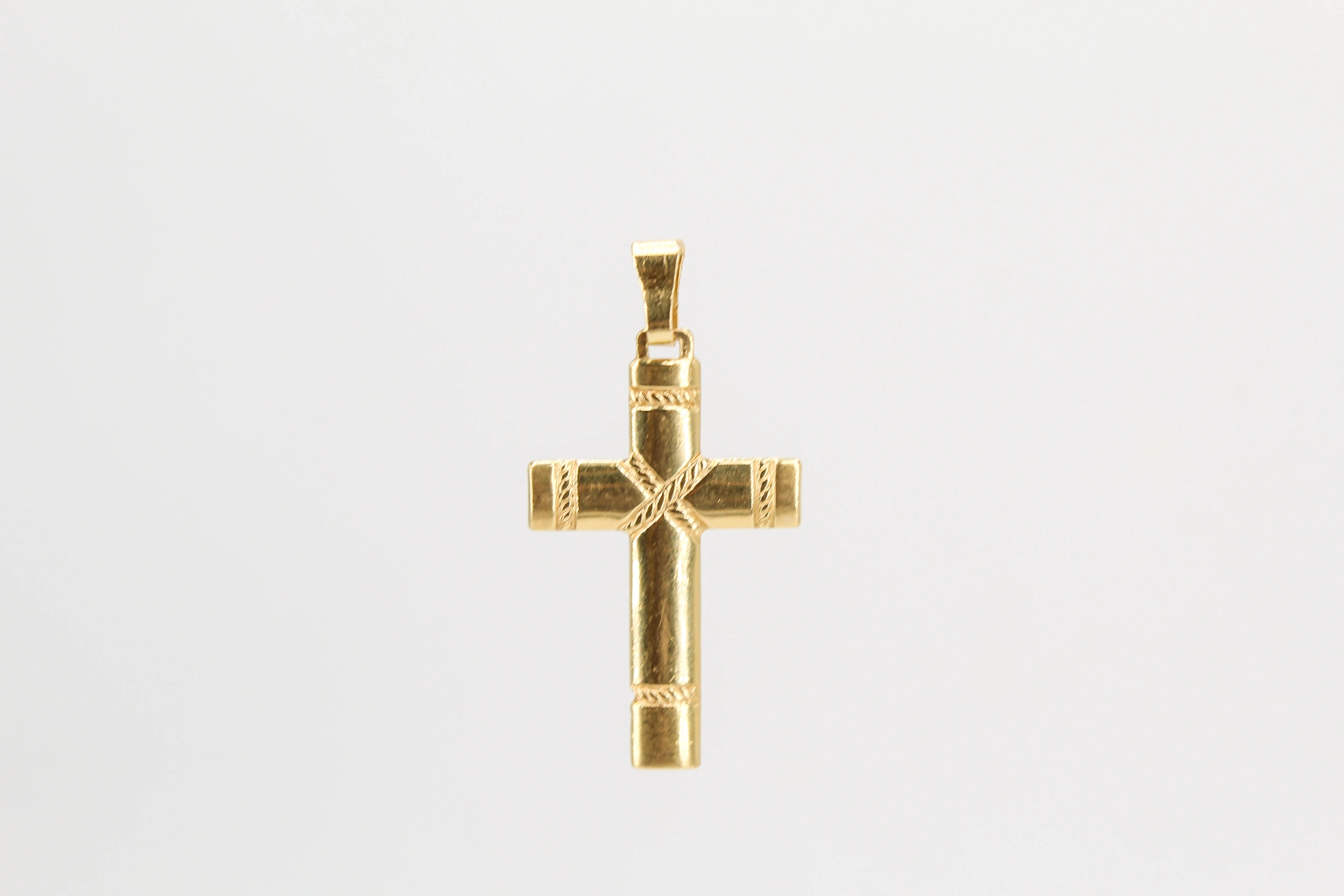 Cruz de oro de 18k trenzada — foto 3