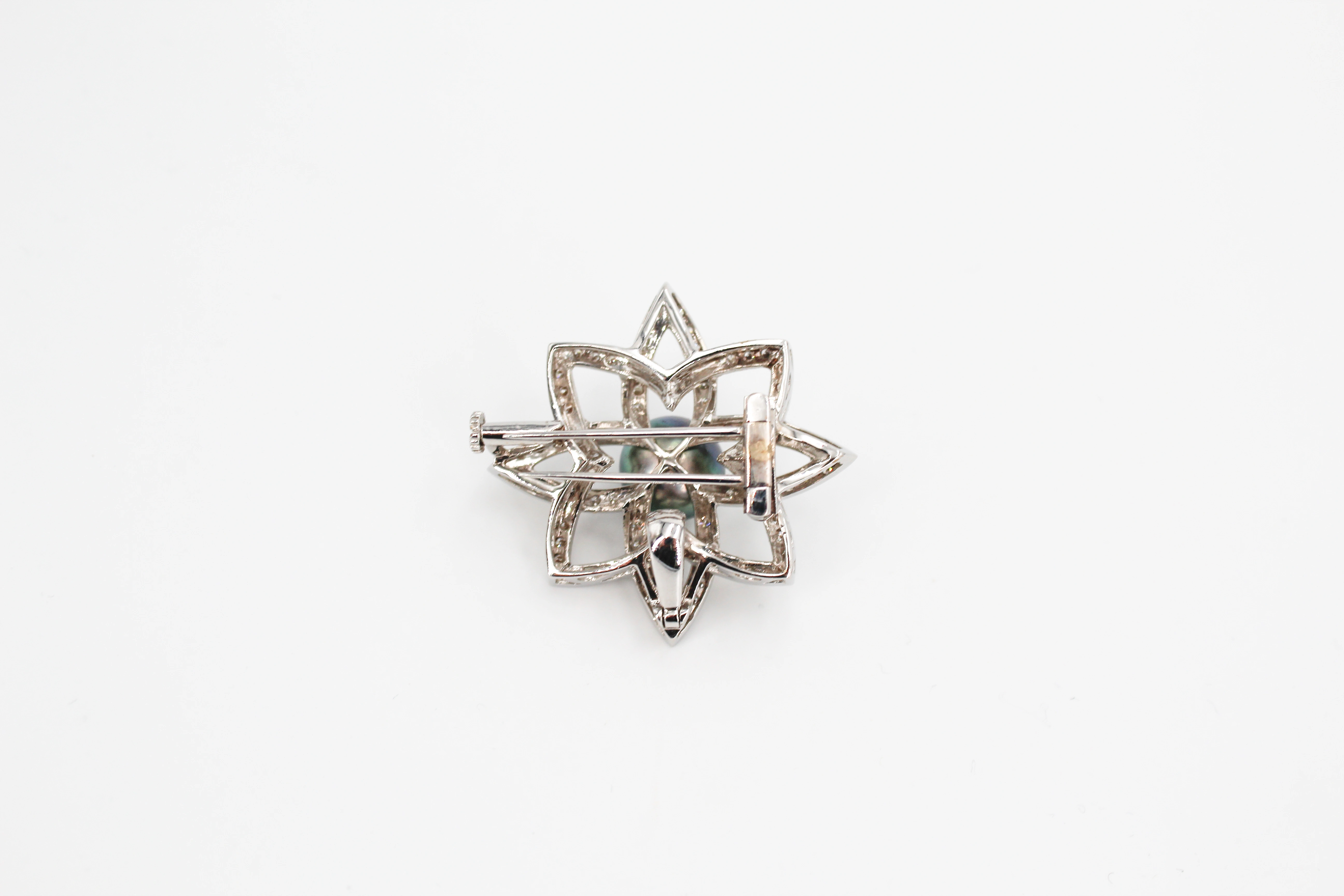 Broche de oro blanco de 18k con diamantes y perla Tahitiana — vista alternativa