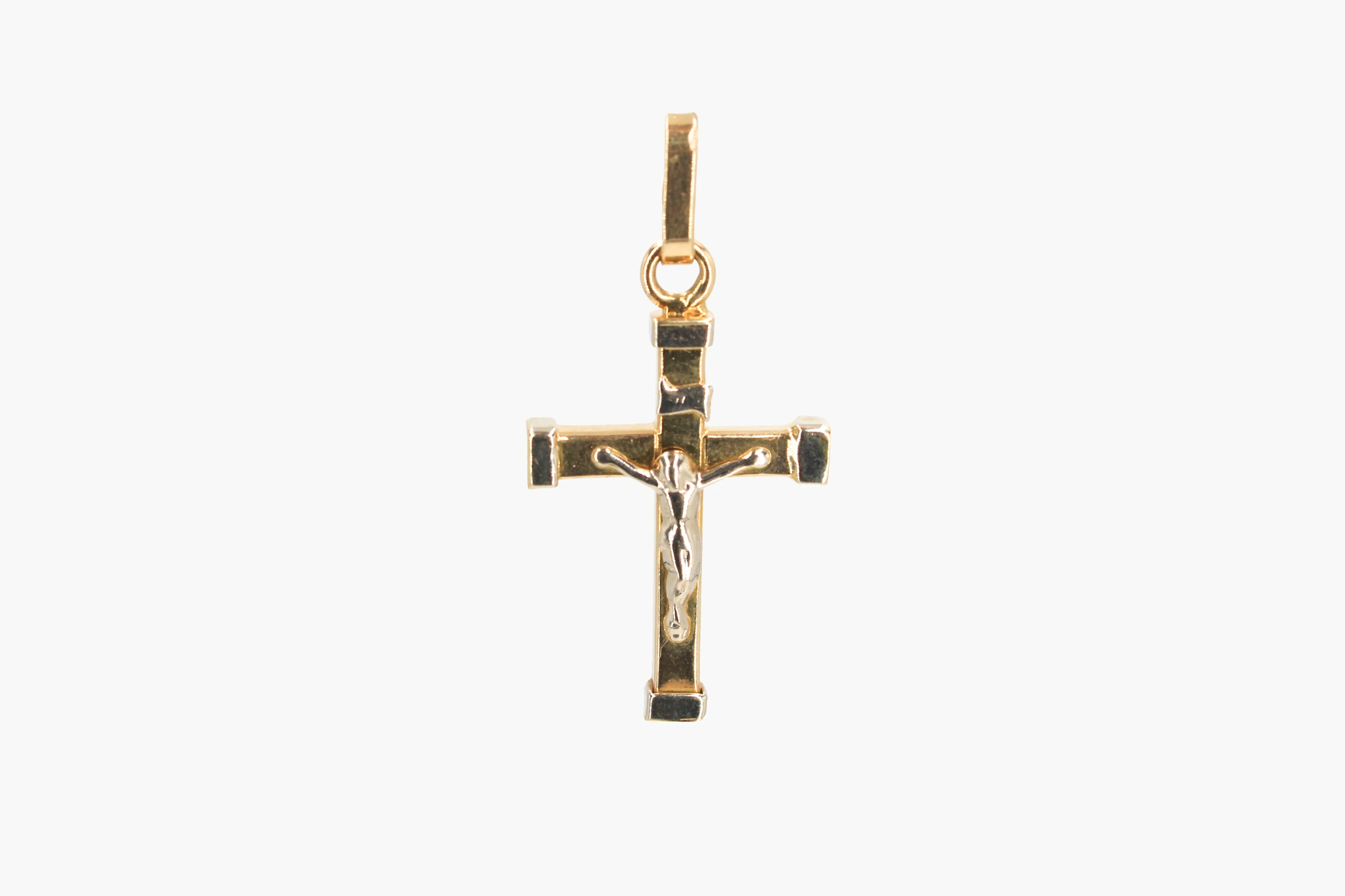 Cruz de oro combinado de 18K con Cristo en relieve — foto 3