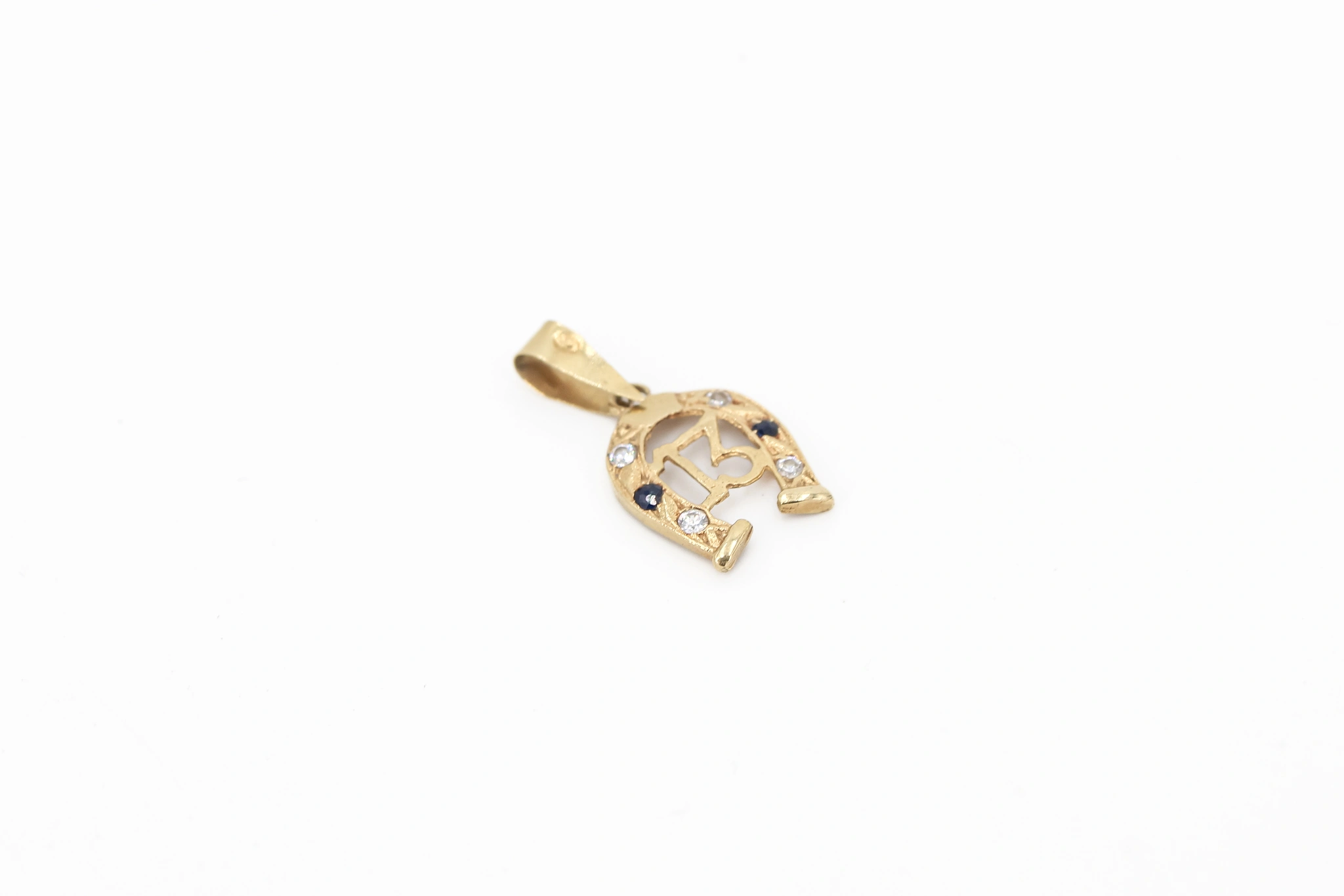 Colgante herradura 13 de oro 18K
