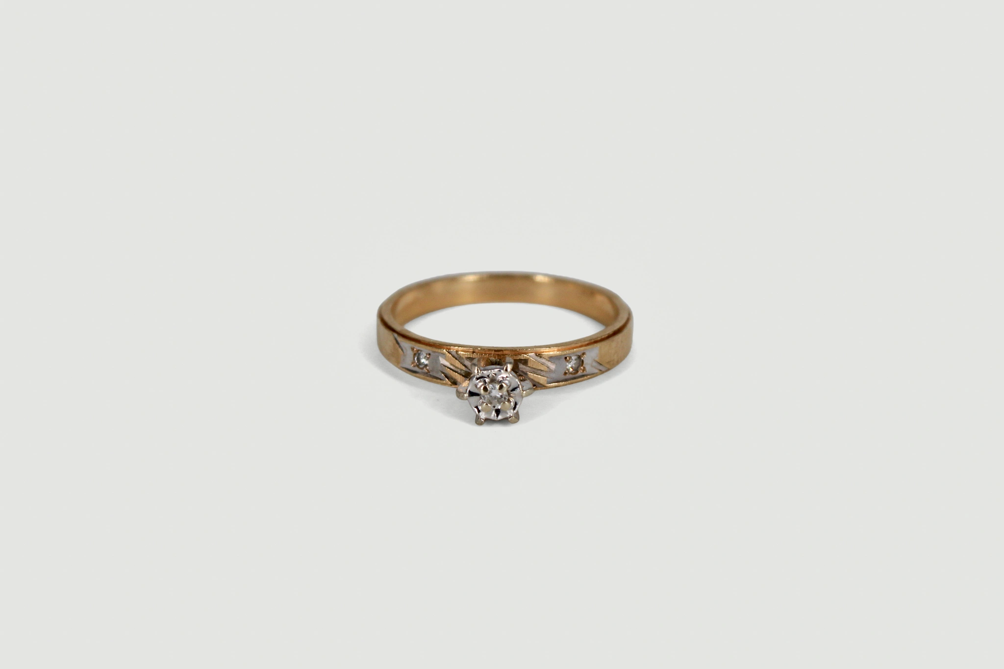 Solitario de oro de 14k con circonita