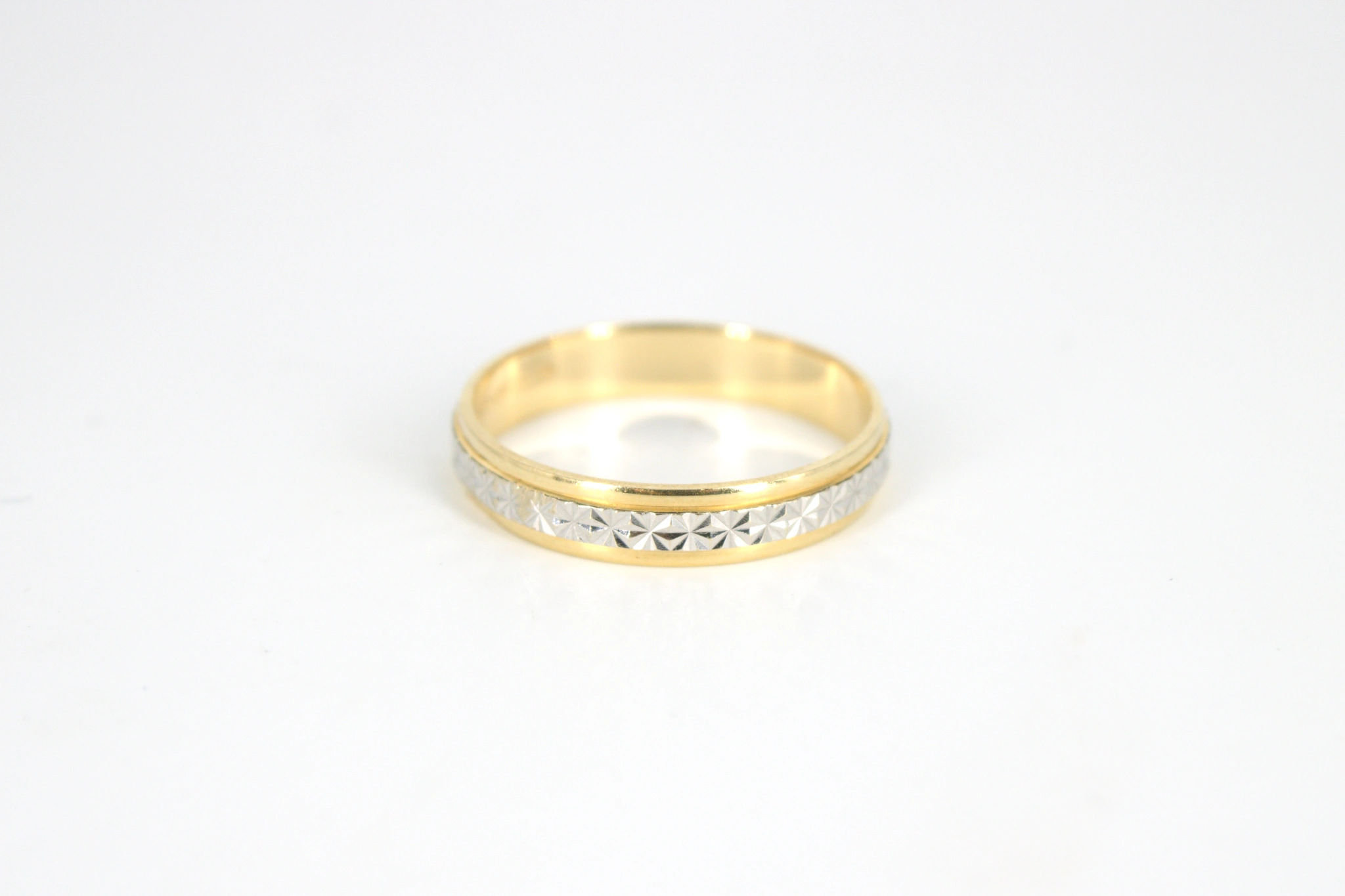 Alianza de oro combinado de 18k