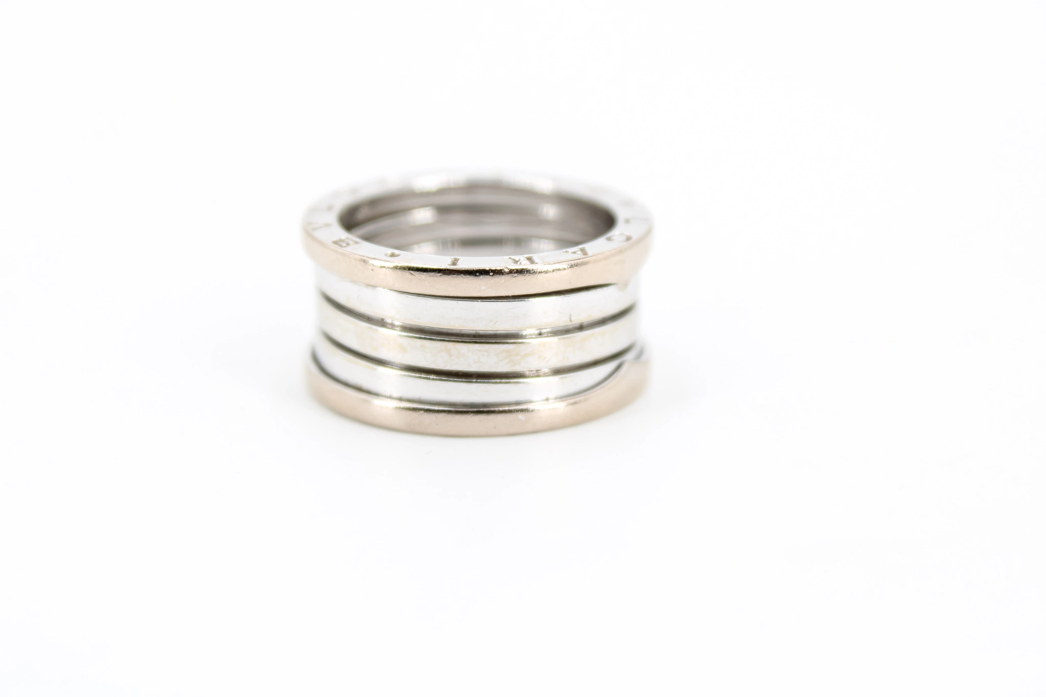 Anillo de oro blanco 18K