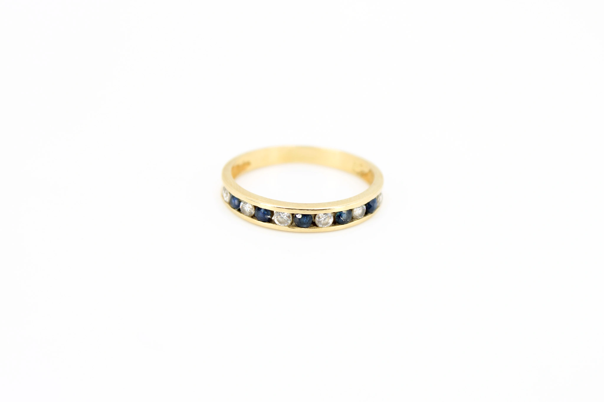 Anillo de oro 18K con circonitas y piedras azules