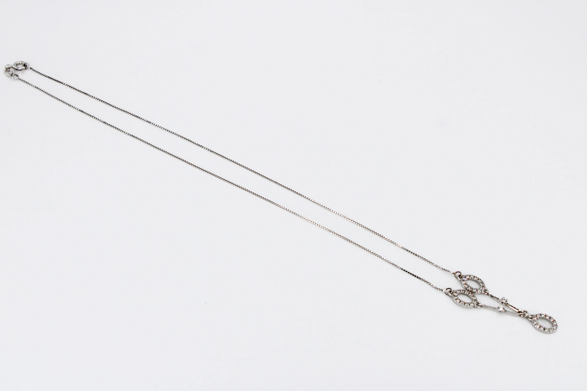 Collar de oro blanco de 18k con circonitas ovaladas — foto 3