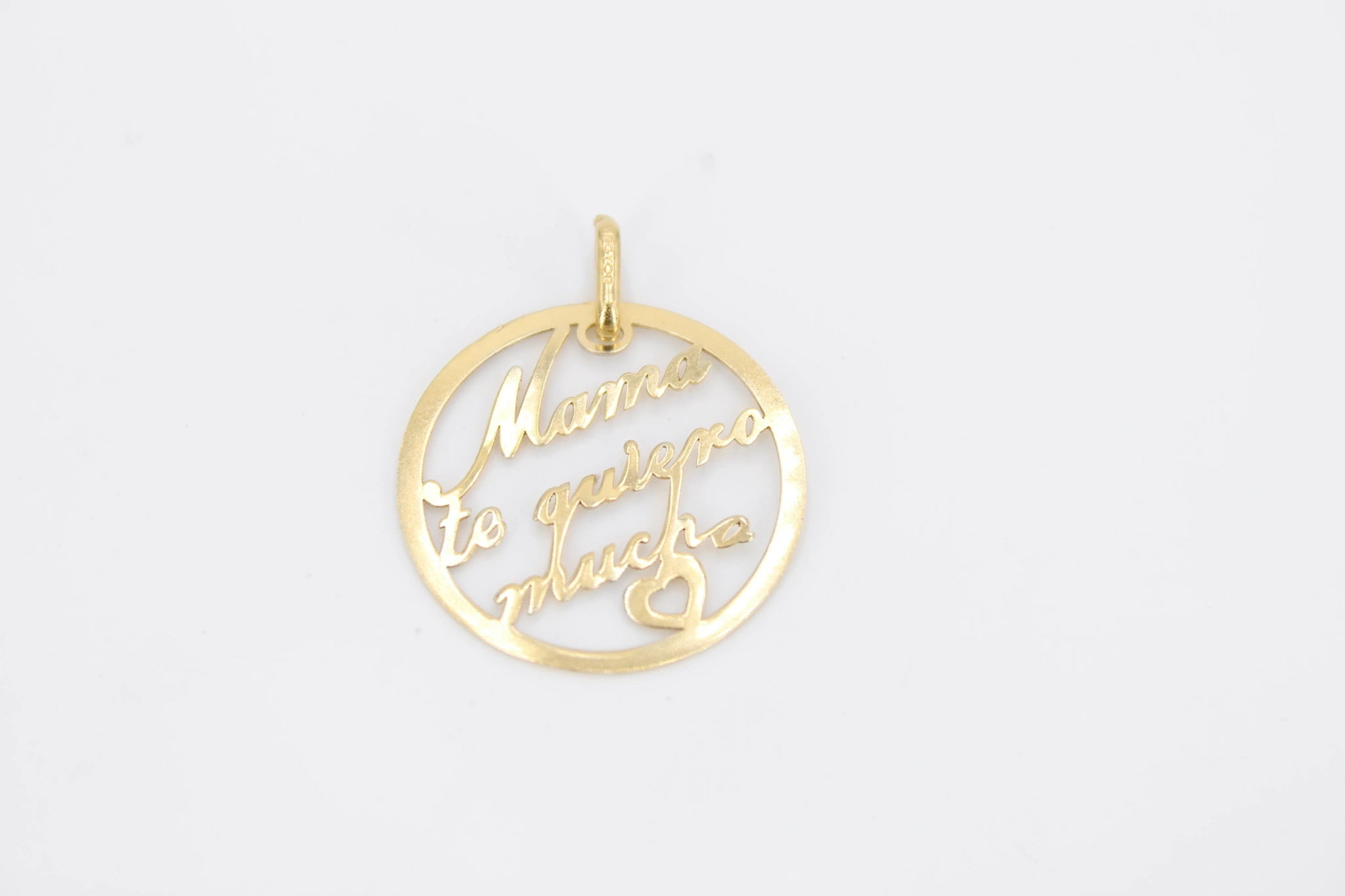 Colgante de oro 18K con texto calado y corazón