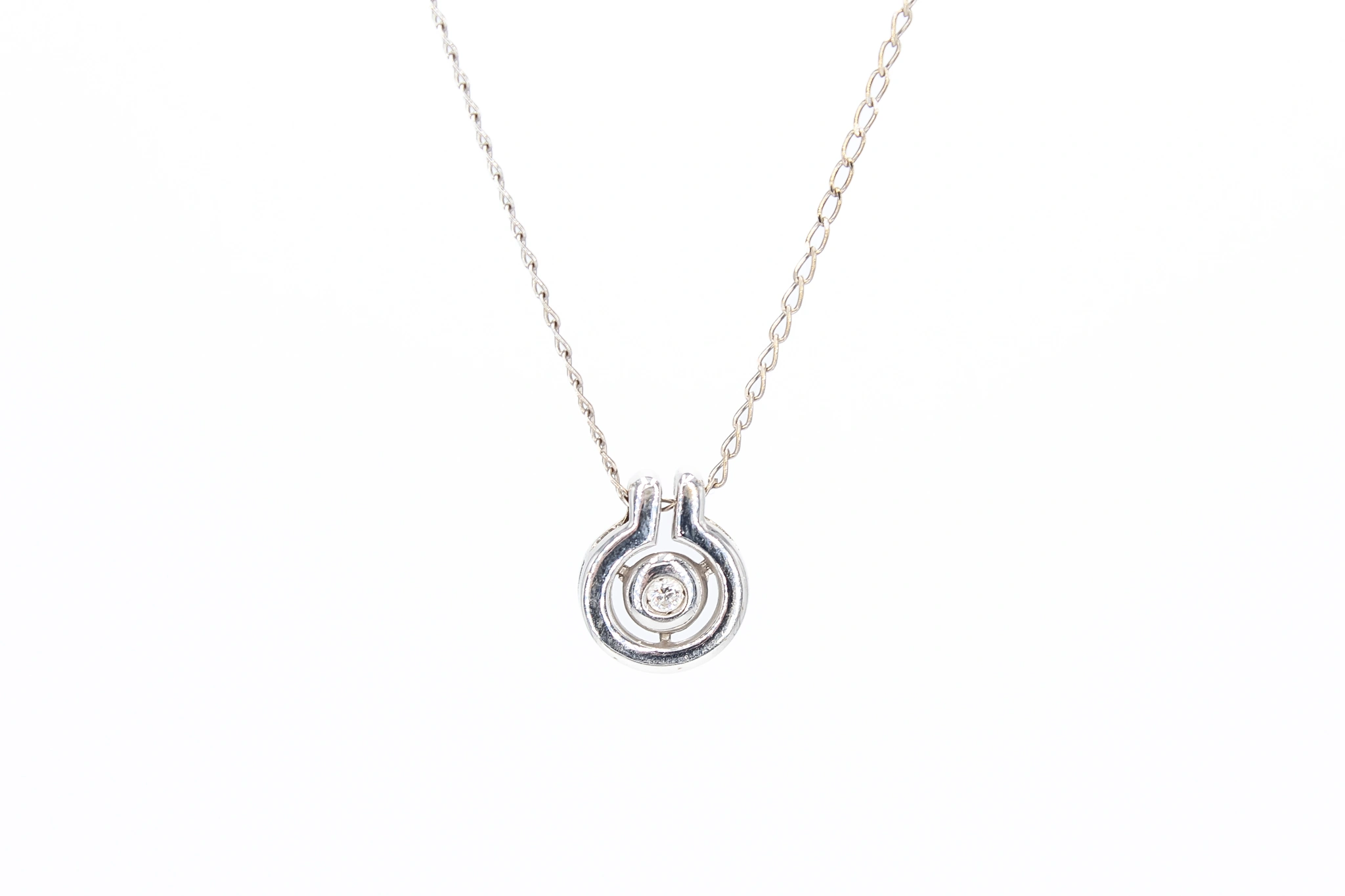 Collar de oro blanco 18K