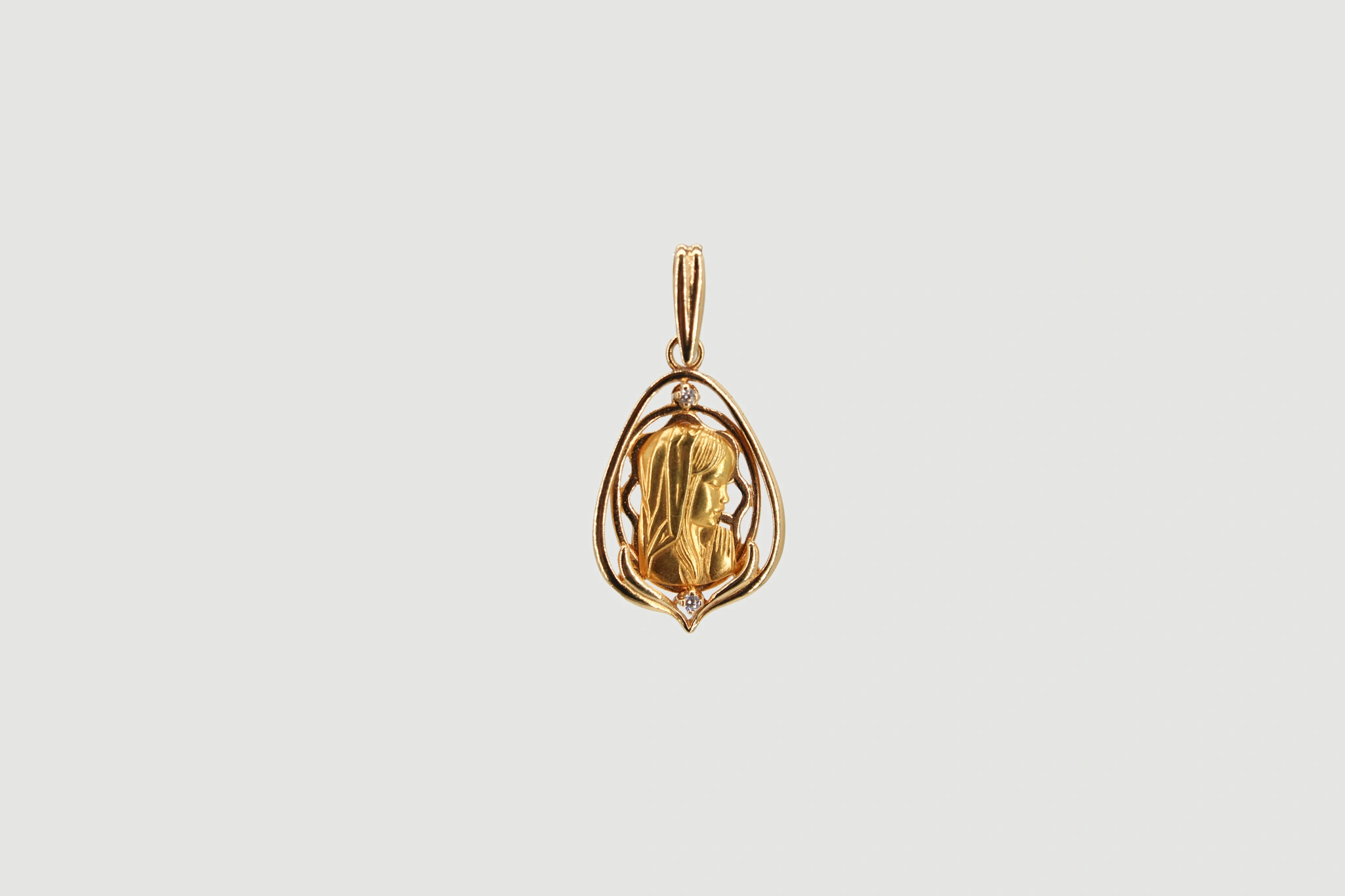 Medalla de oro de 18k con Virgen María y circonitas — foto 3