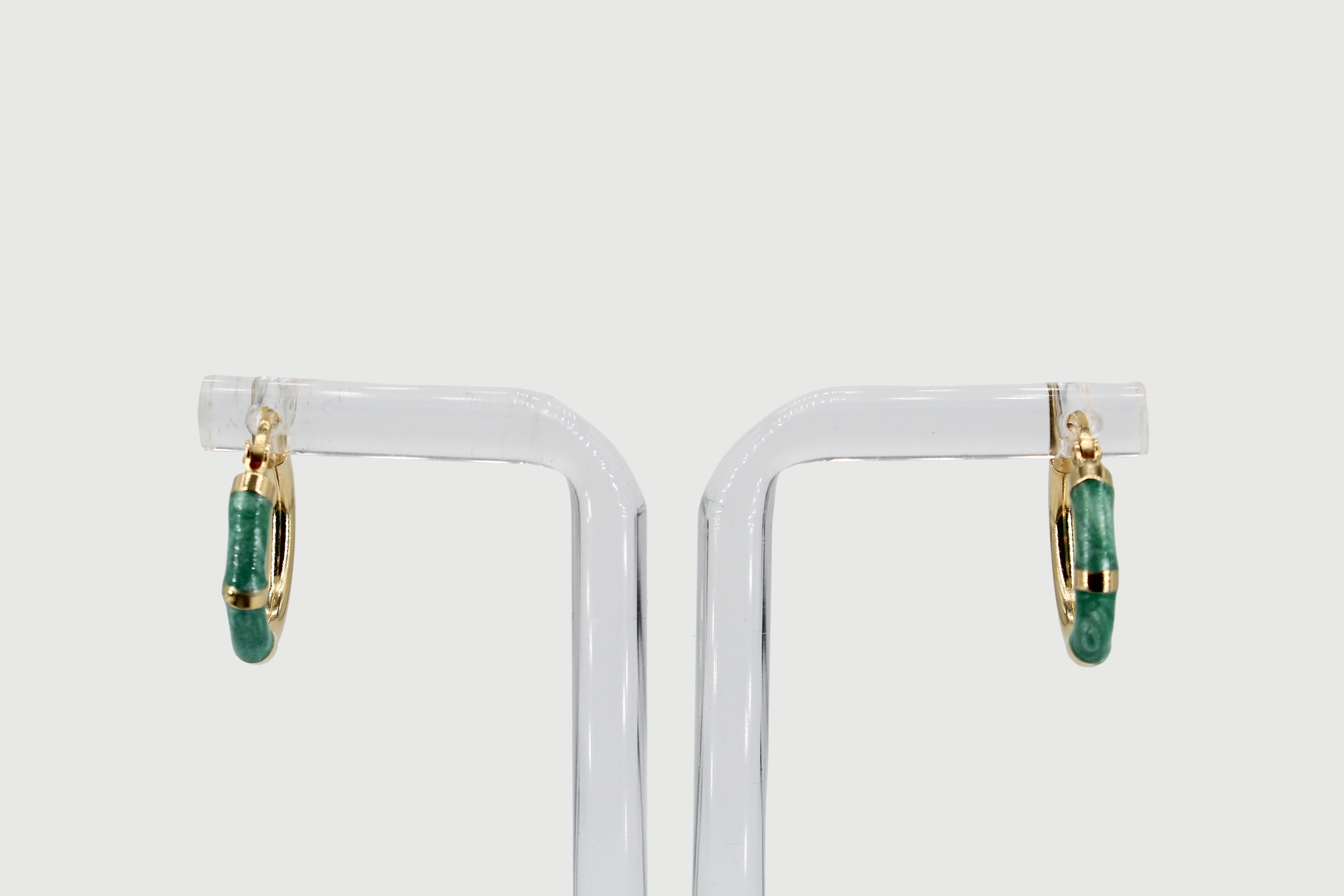 Aro de oro de 18k con piedra verde — foto 3