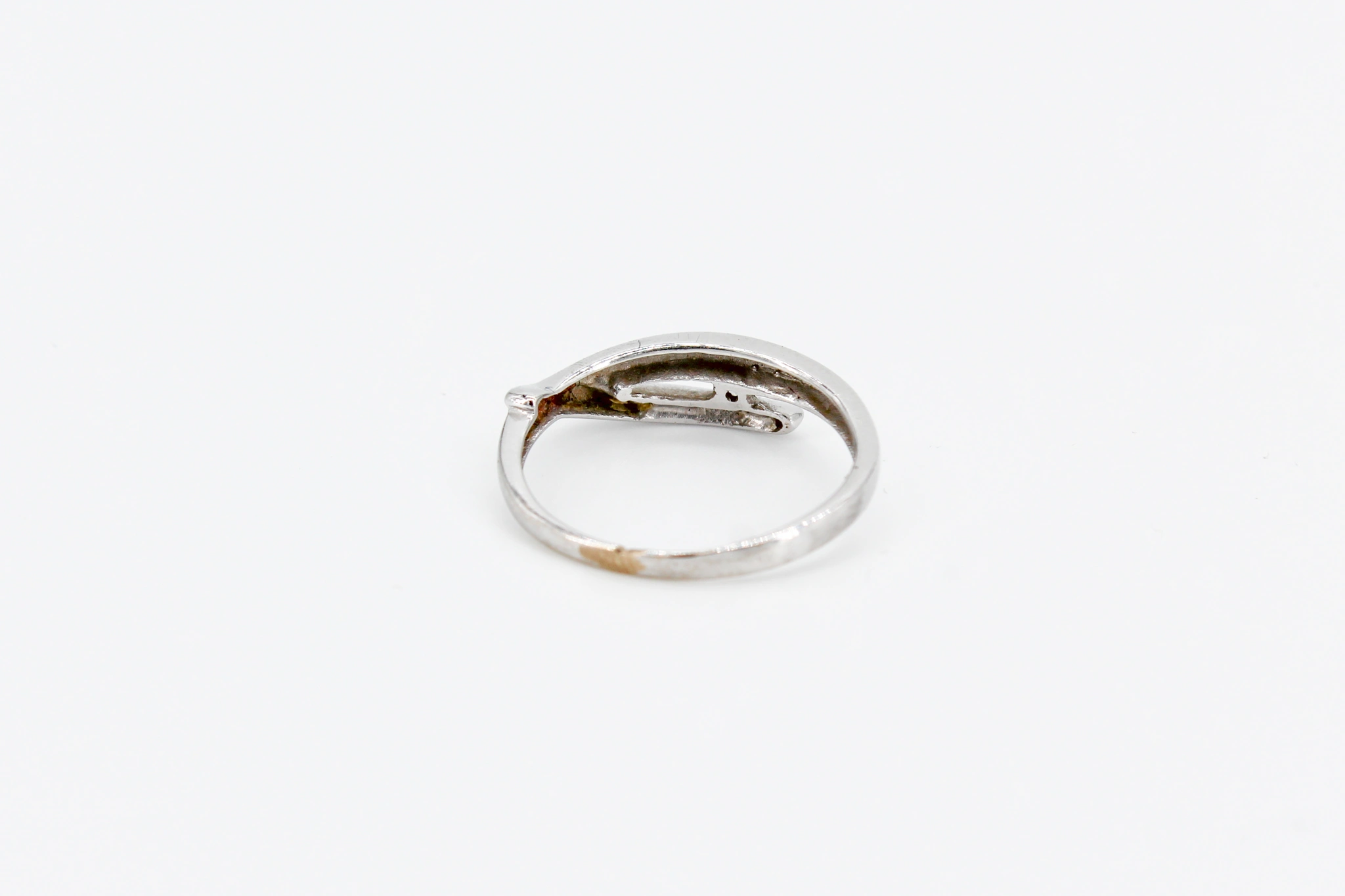 Solitario de oro blanco de 18k — vista alternativa