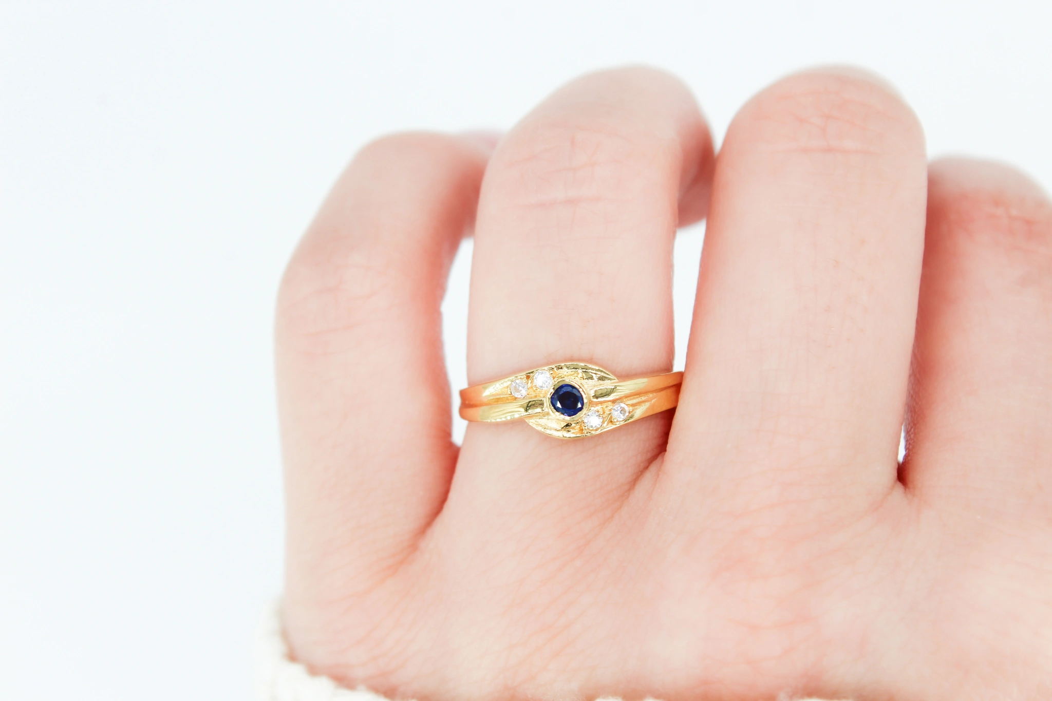 Solitario de oro de 18k con piedra azul — foto 3
