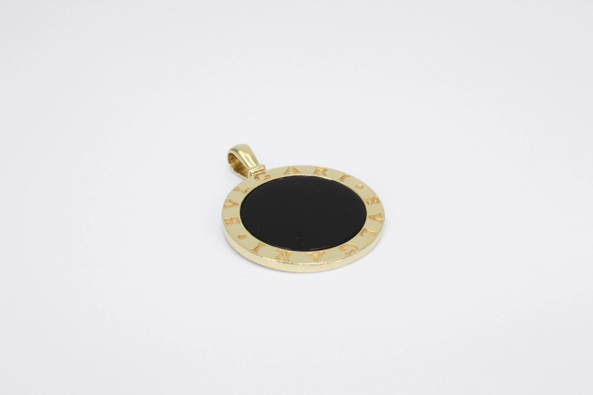 Colgante de oro 18K con ónix