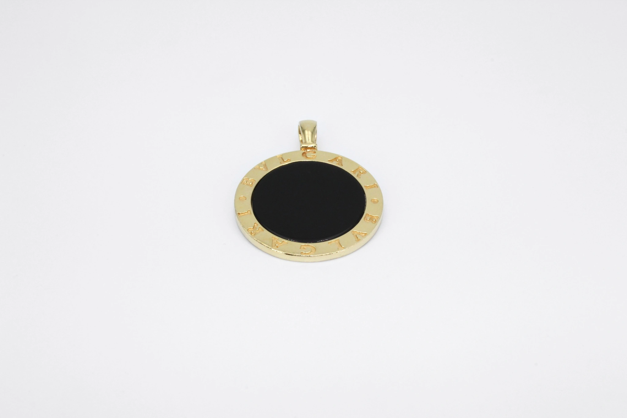 Colgante de oro 18K con ónix — vista alternativa
