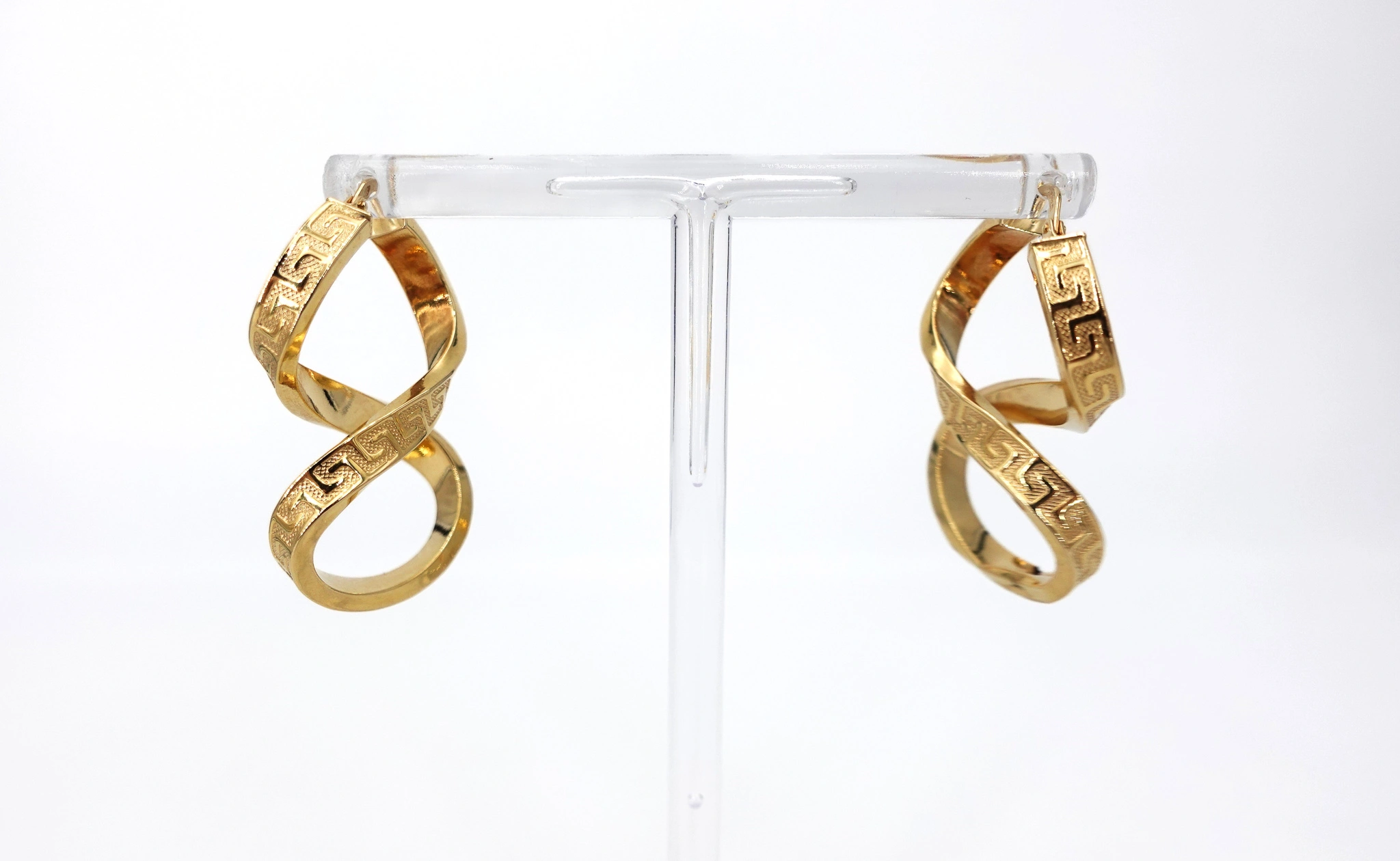 Pendientes retorcidos de oro 18K con grabado geométrico — foto 3