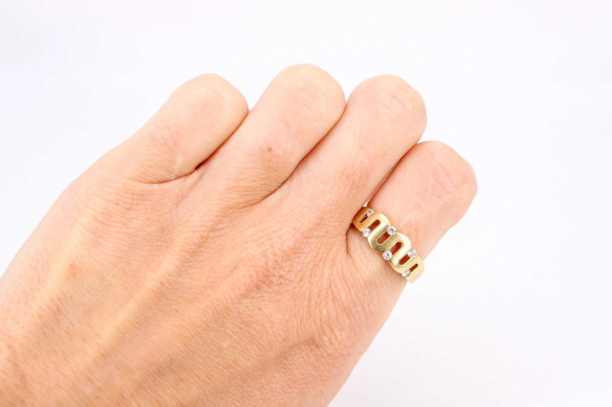 Anillo de oro ondulado calado 18K
