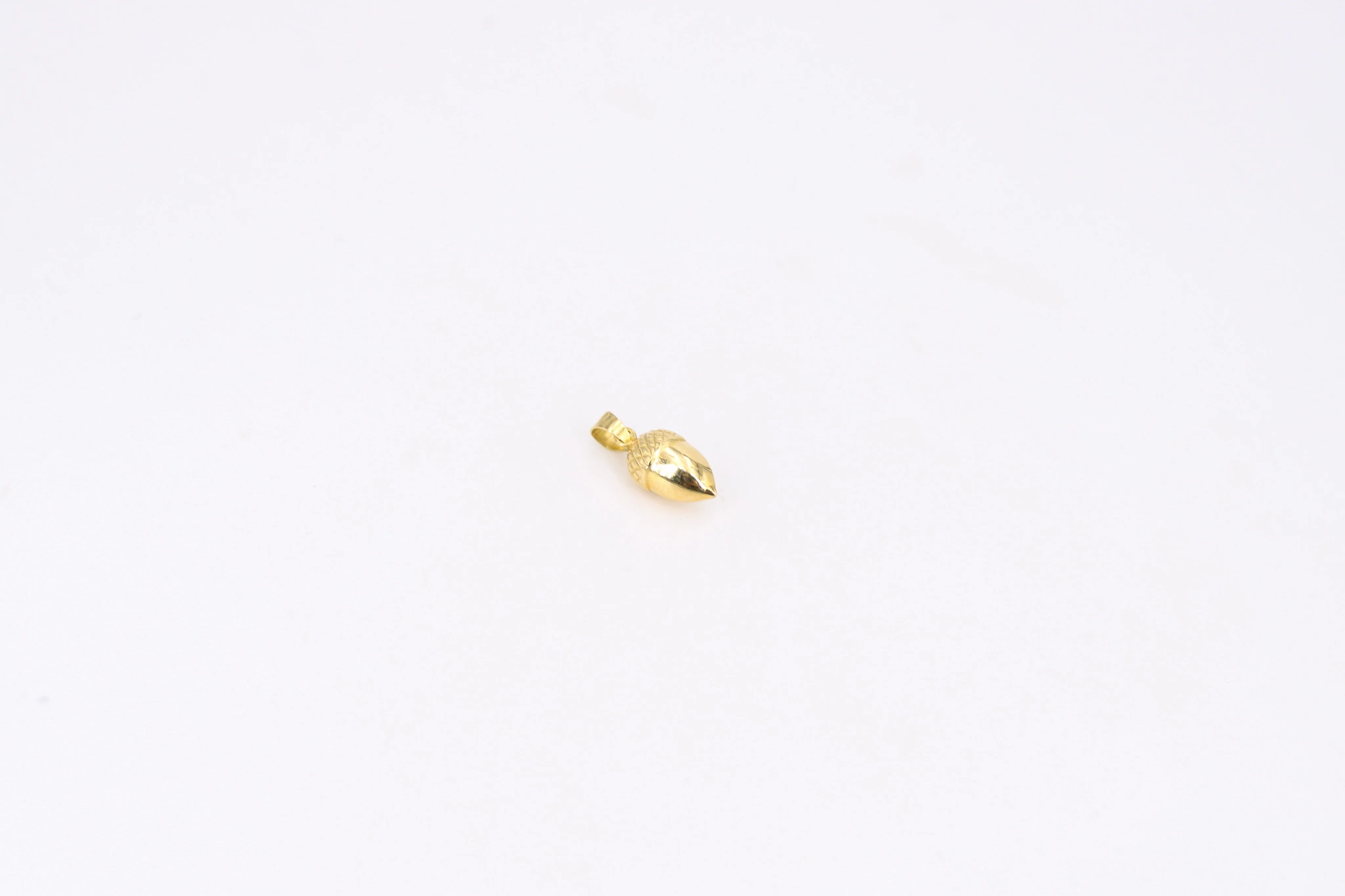 Colgante forma de bellota de oro 18K — vista alternativa