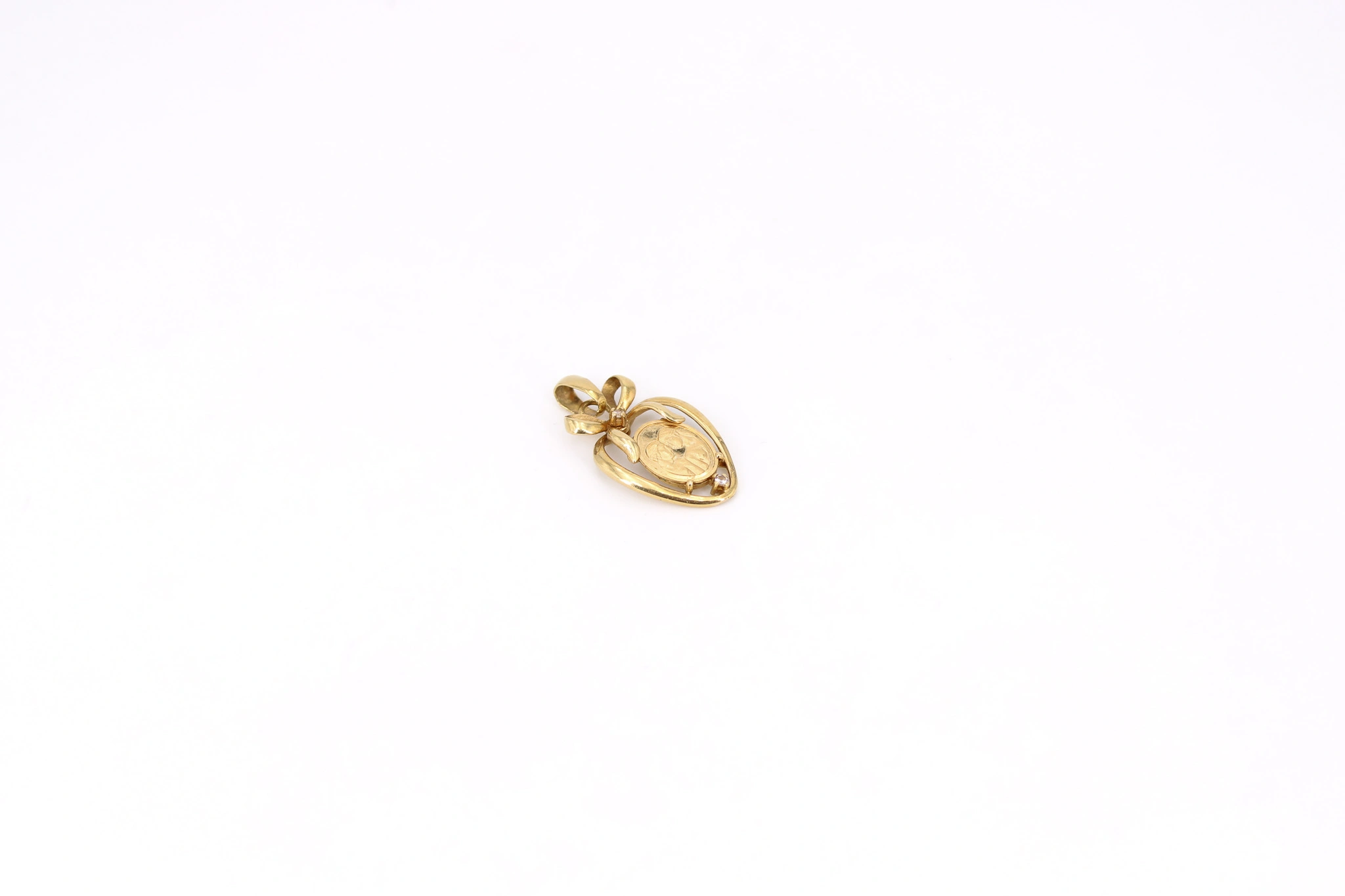 Colgante de oro corazón con lazo 18K — vista alternativa