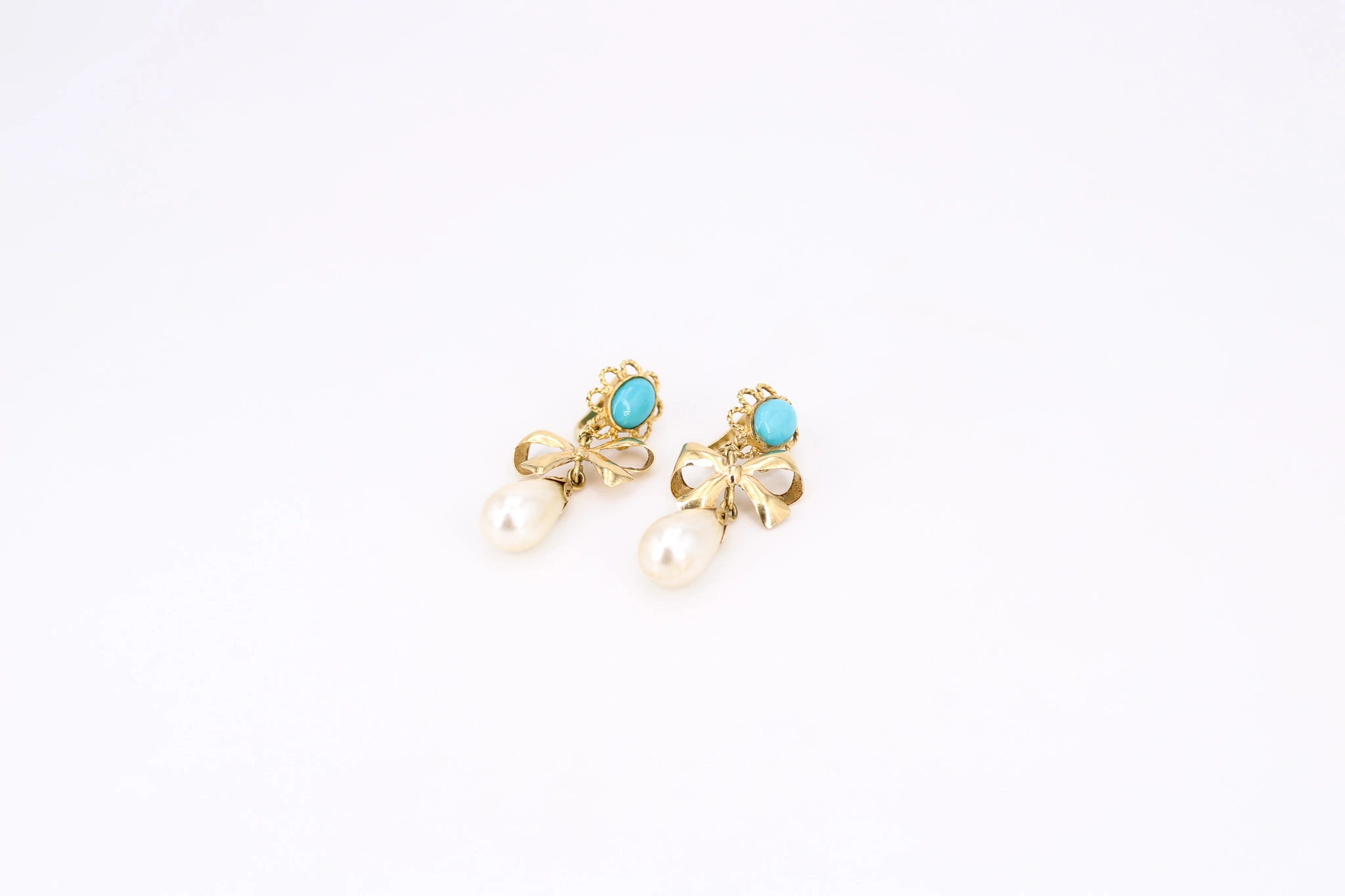 Pendientes colgantes de oro 18K con lazo y perla — vista alternativa