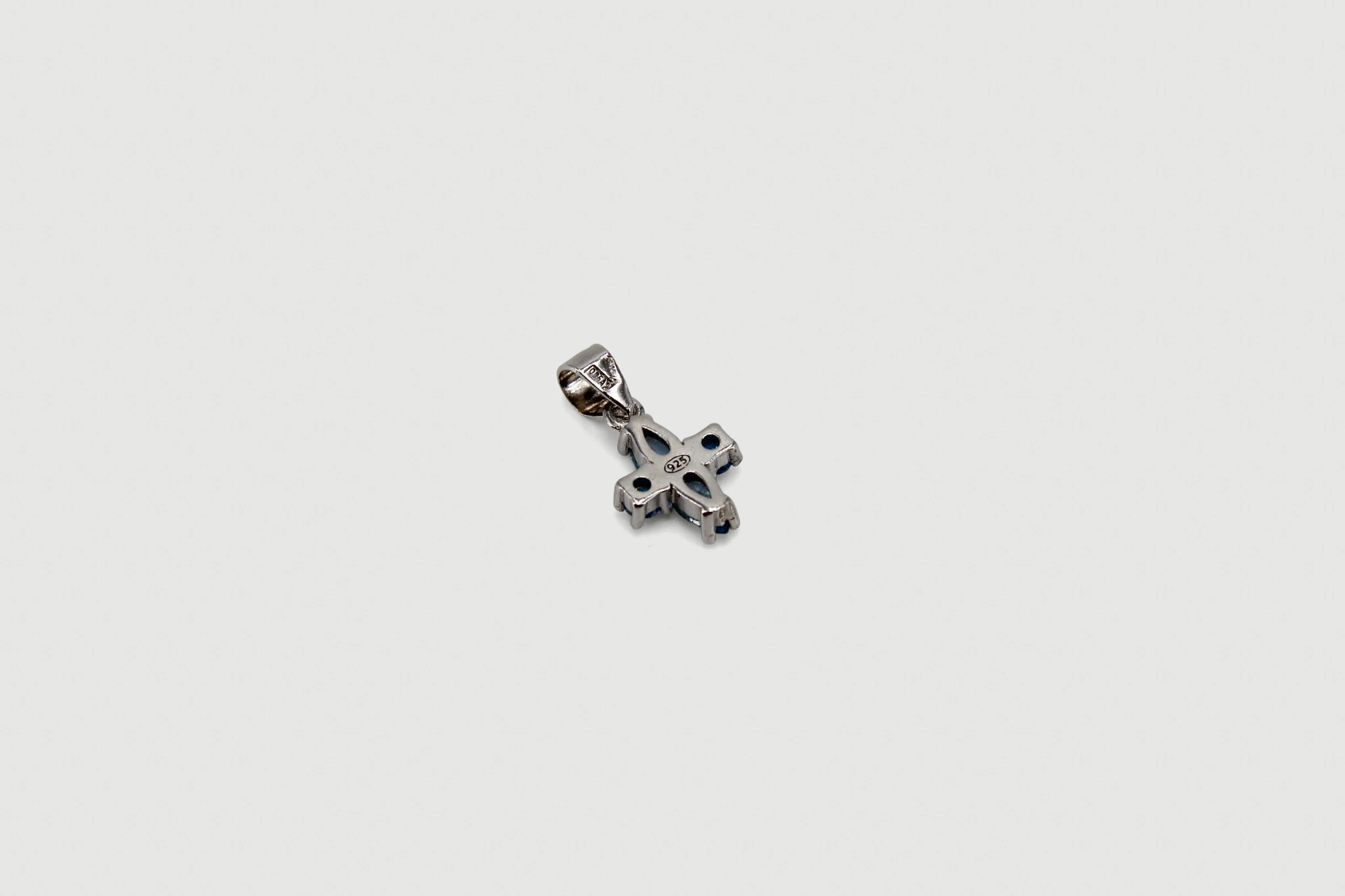 Cruz de plata 925 con piedras azules — vista alternativa