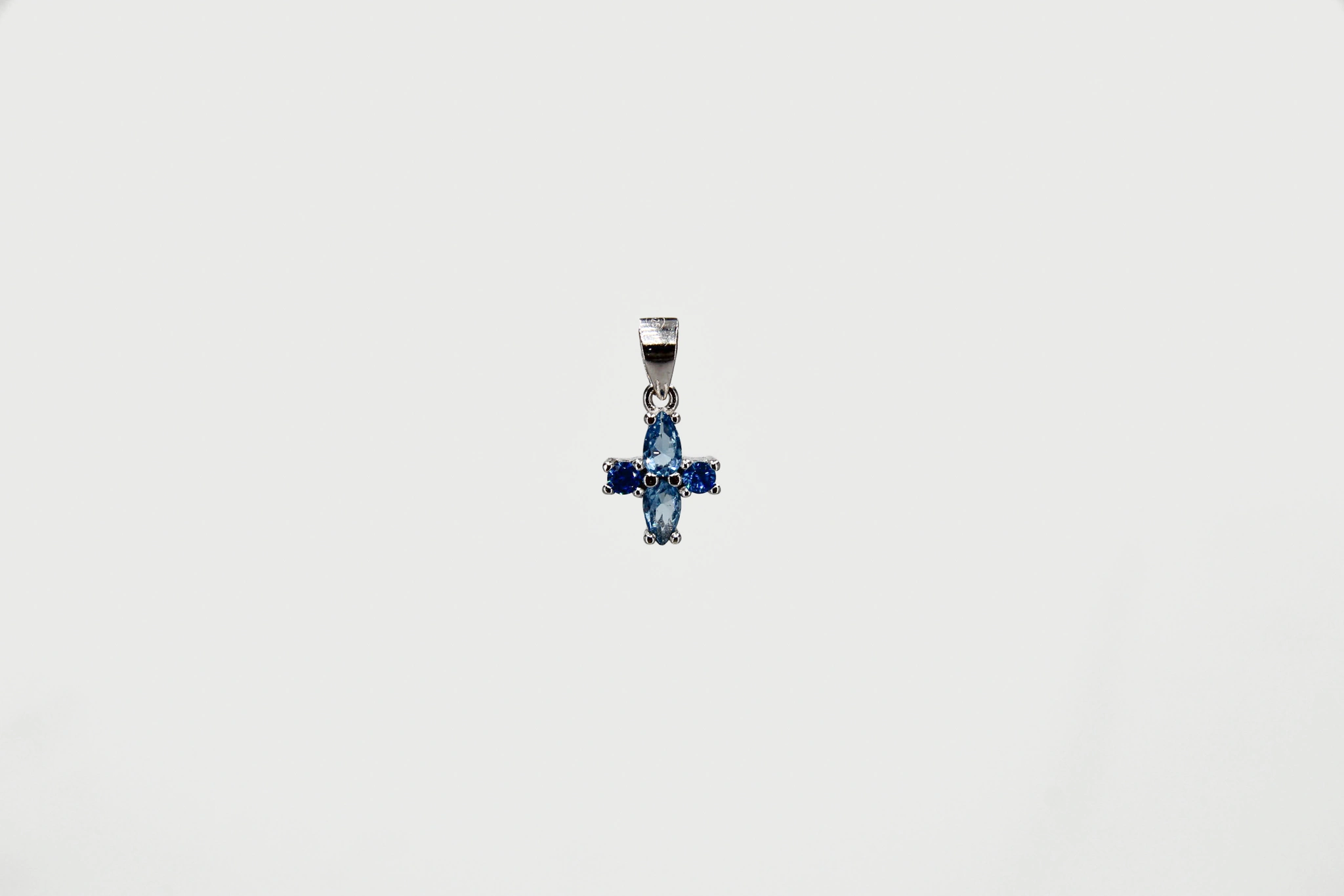 Cruz de plata 925 con piedras azules — foto 3