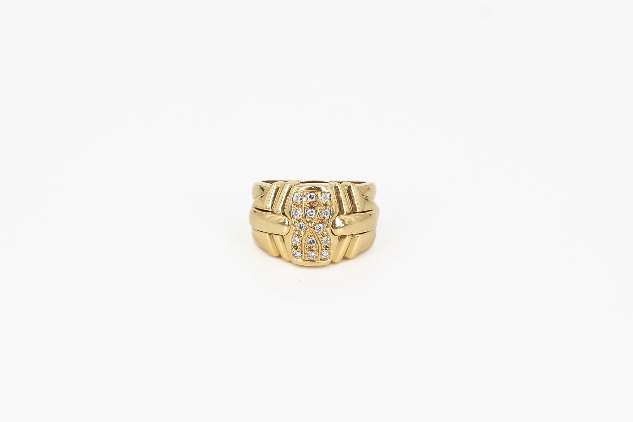 Anillo de oro 18K con panel rectangular pavimentado